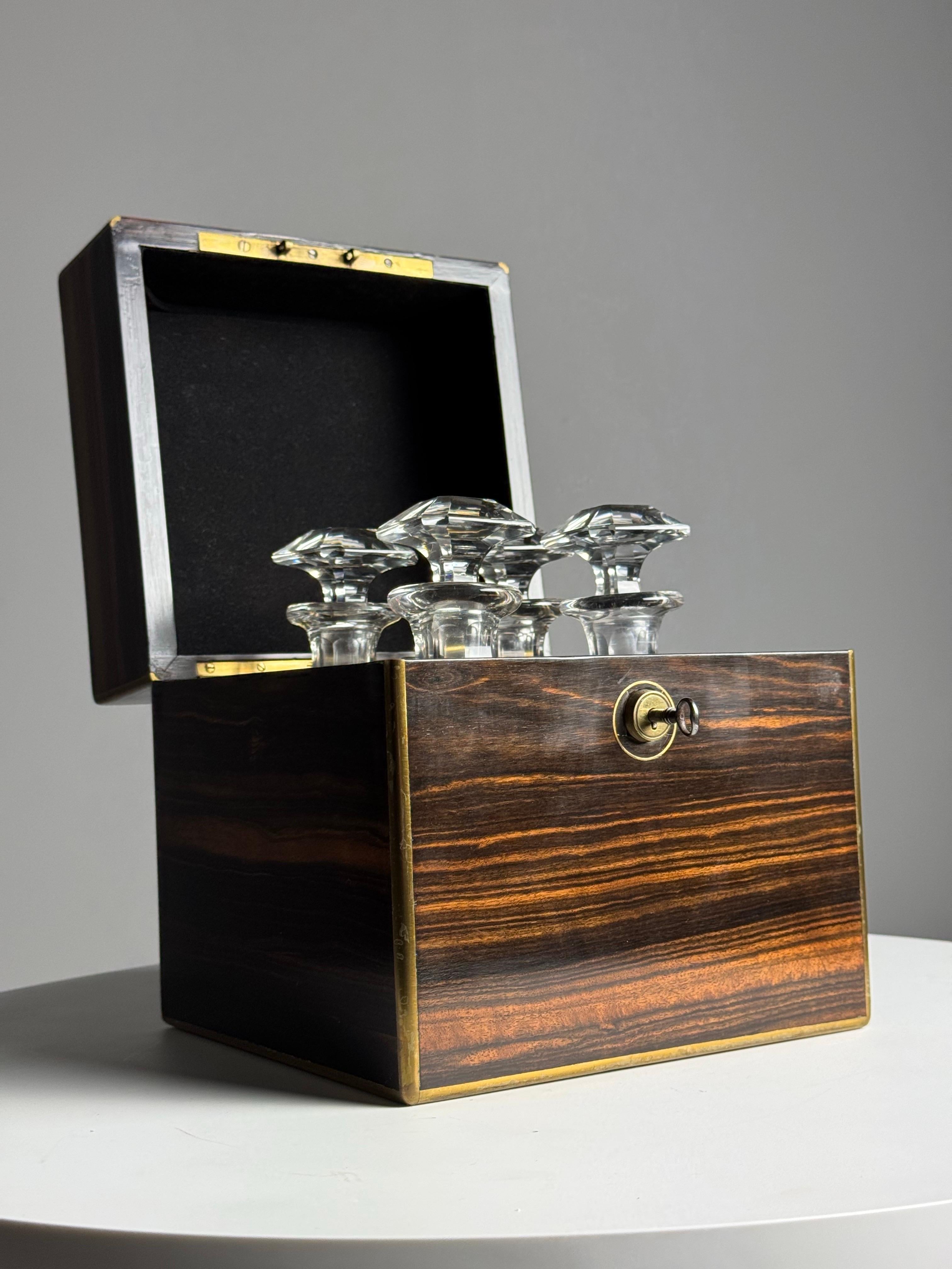 19th century Decanter Box with Braham lock en vente 1