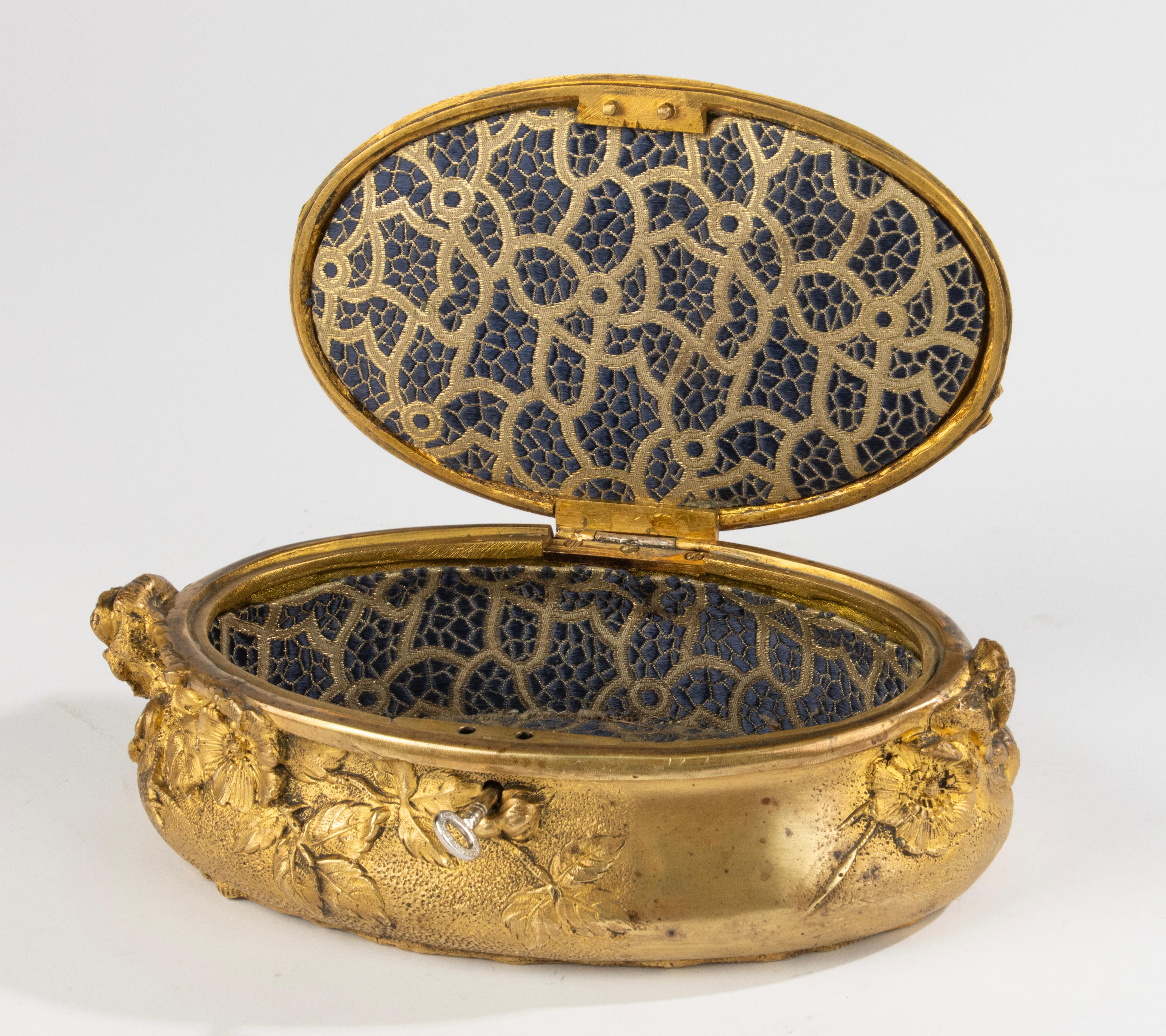 Mid-19th Century 19th Century Decorative Box  - Ormolu Gilt Bronze - French Napoleon III For Sale