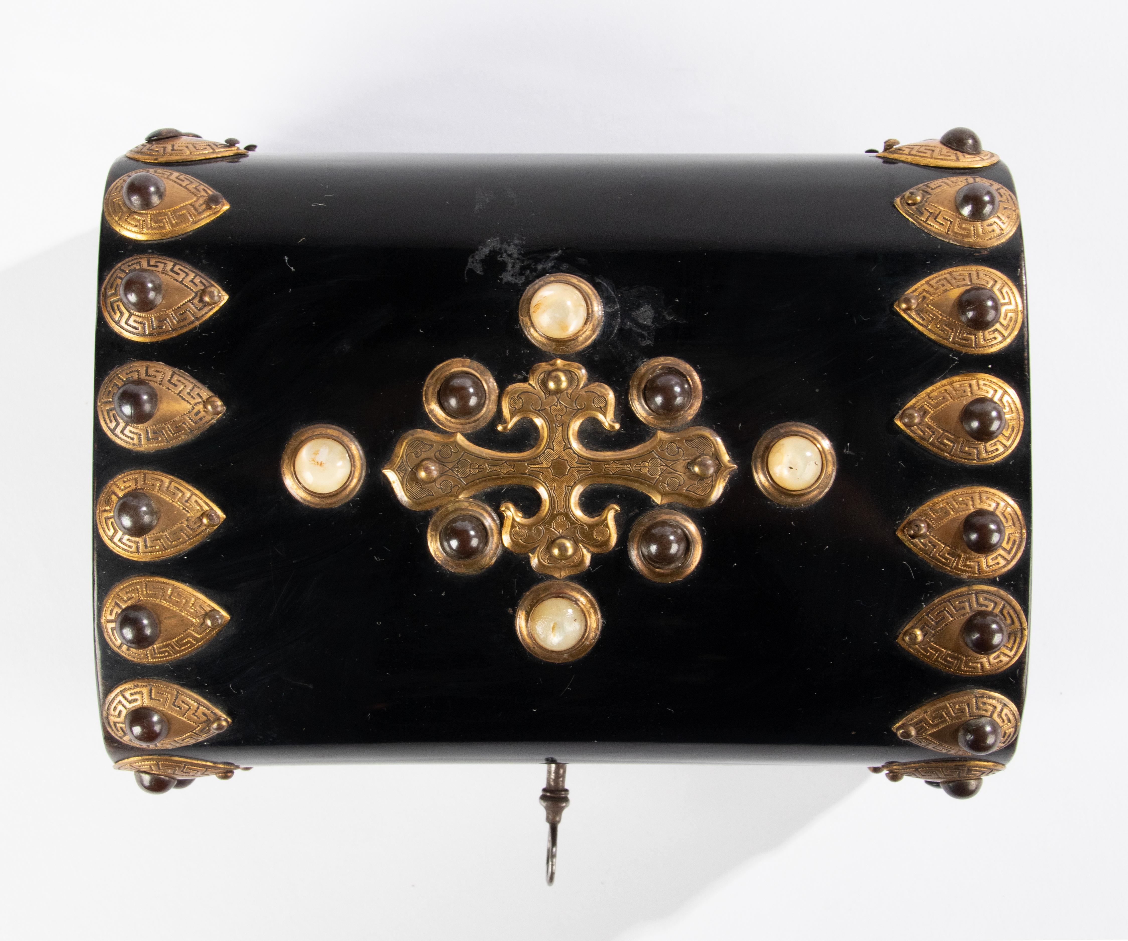 Dekorative ebonisierte Schachtel aus dem 19. Jahrhundert – Steine und Bronzebeschläge – Napoleon III.  im Zustand „Gut“ im Angebot in Casteren, Noord-Brabant
