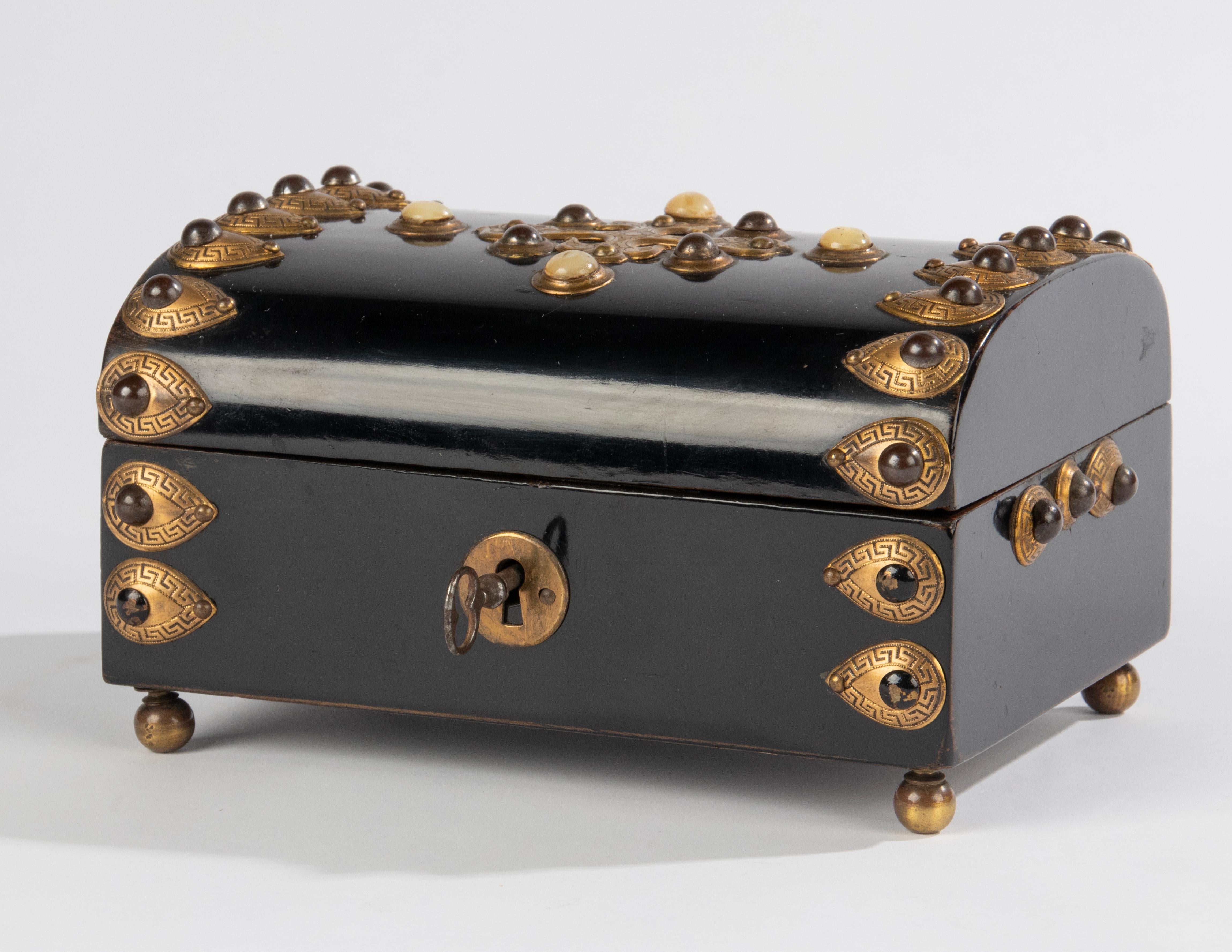 Boîte décorative ébonisée du XIXe siècle - Pierres et montures en bronze - Napoléon III  en vente 2