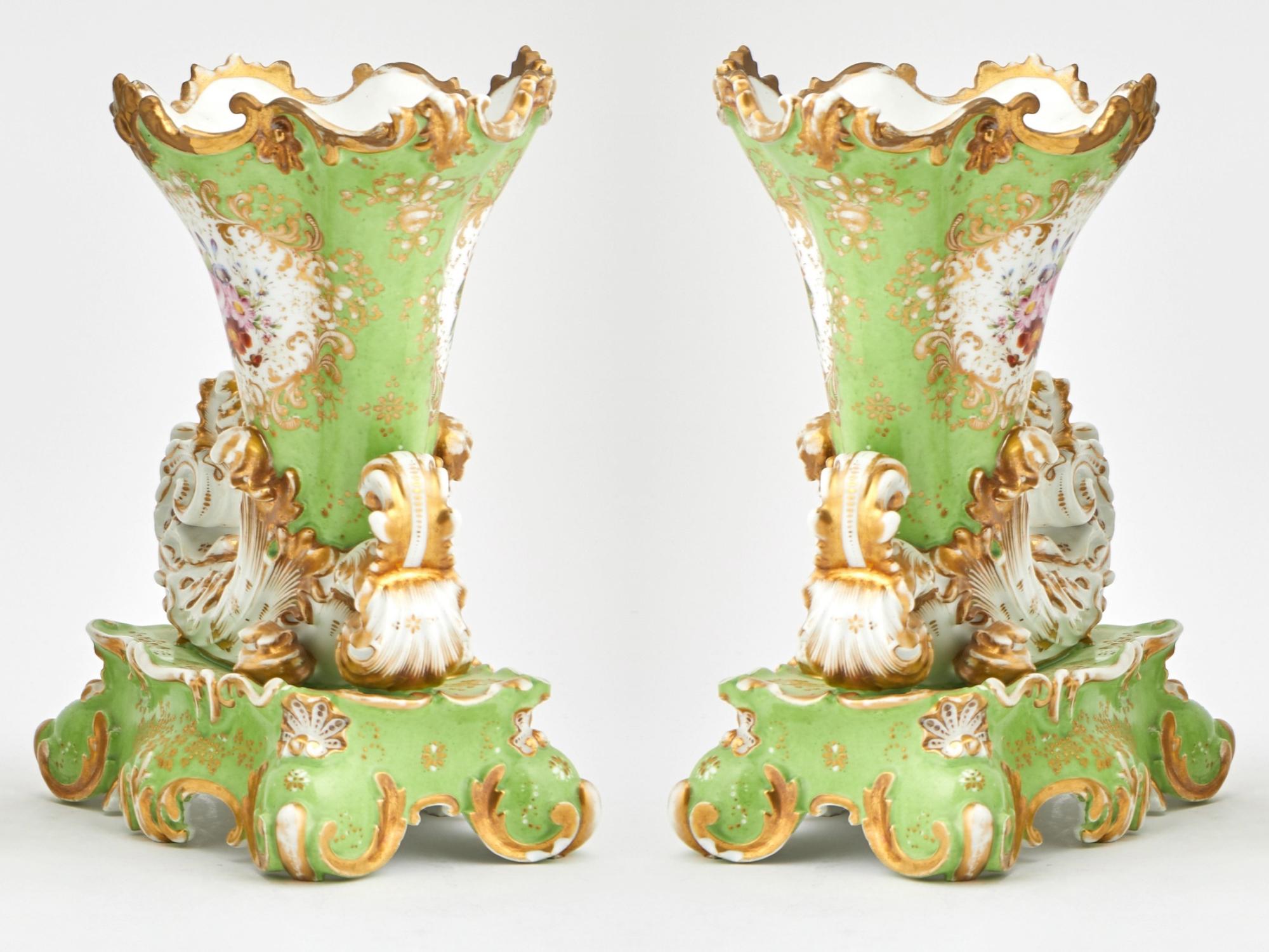 Dorato Vasi decorativi del XIX secolo di Jacob Petit, rinomato produttore di oggetti d'arredo in vendita