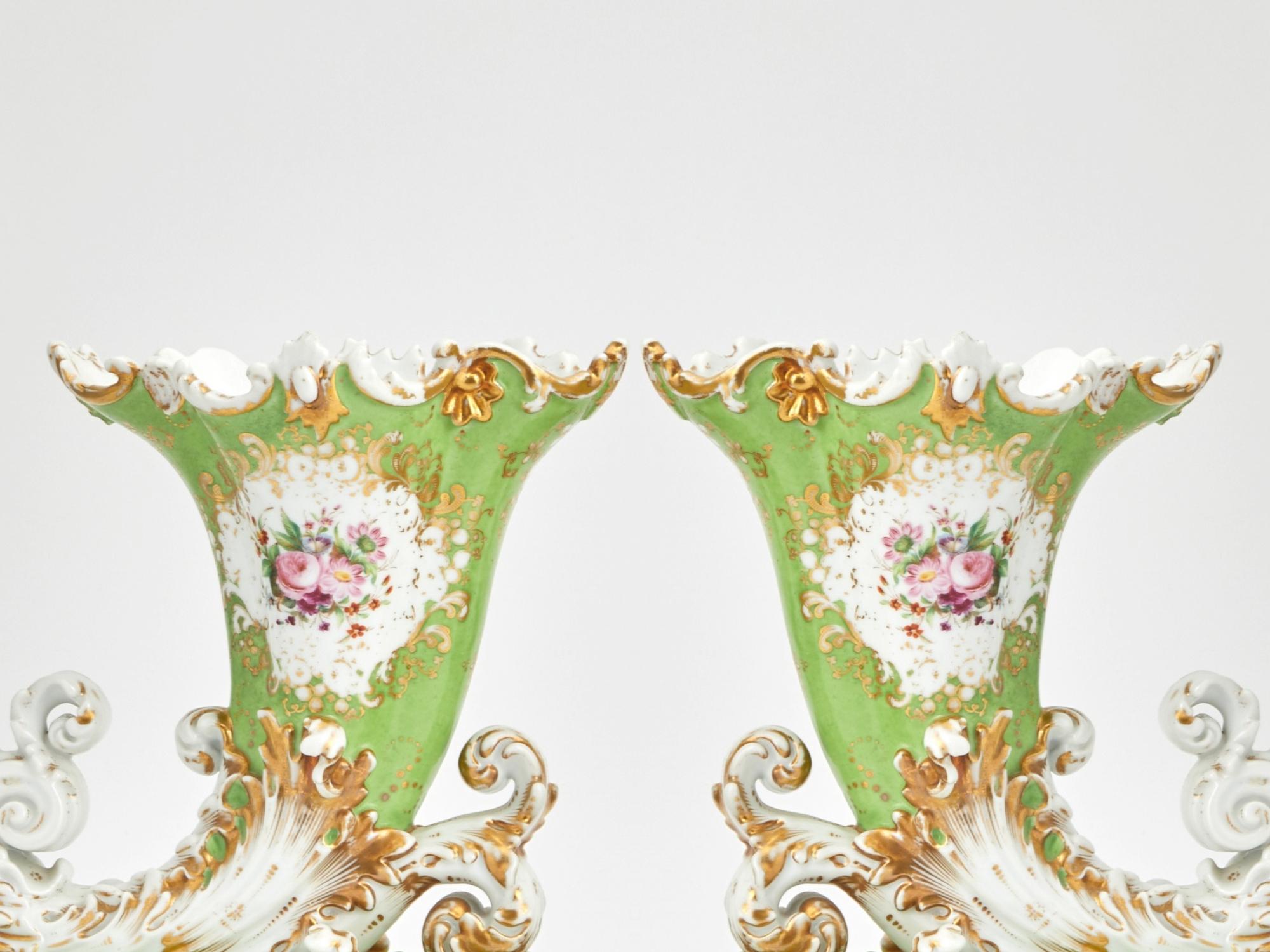 Vasi decorativi del XIX secolo di Jacob Petit, rinomato produttore di oggetti d'arredo In condizioni buone in vendita a Tarry Town, NY