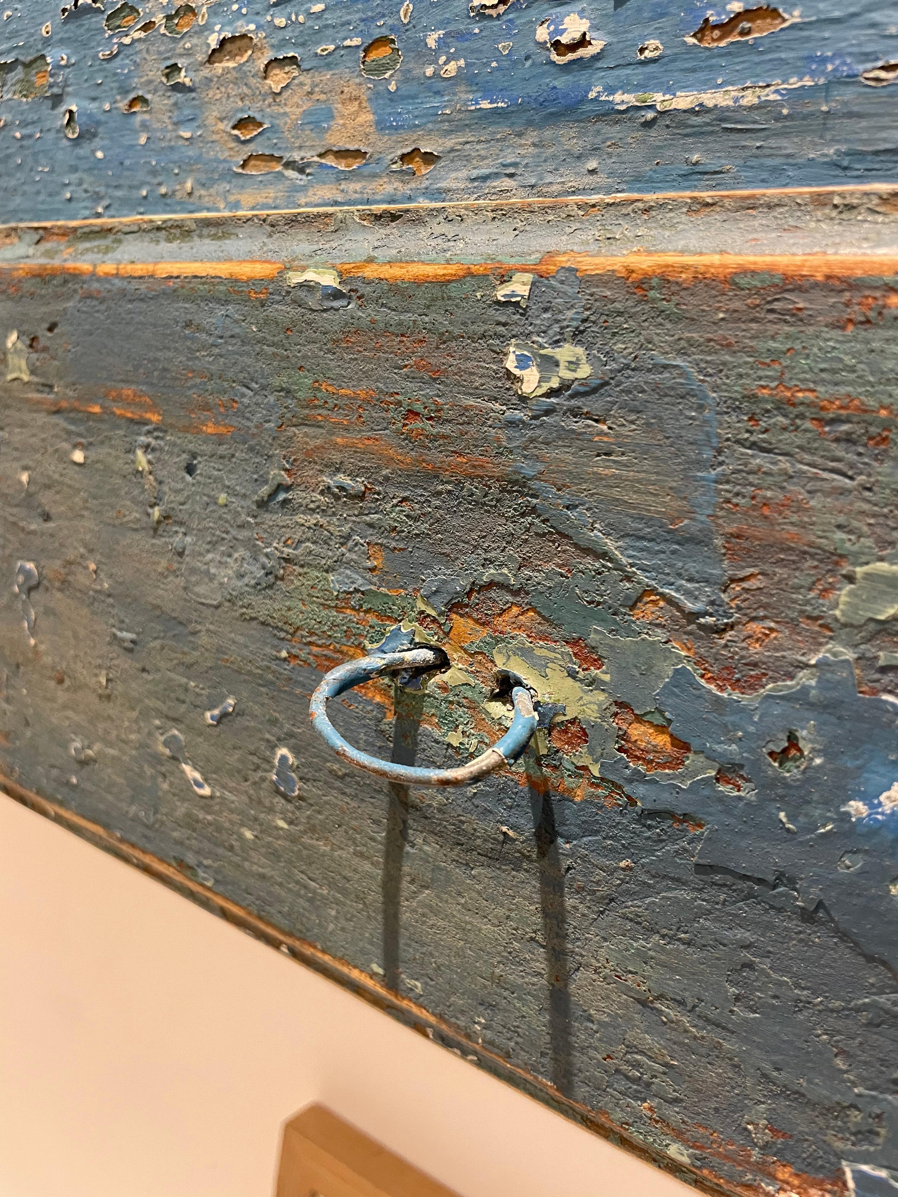 Scaffale decorativo in legno dipinto con cassetti del XIX secolo in vendita 2