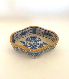 19th Century Decorative Serpentine Shape Majolica Jardiniere From England
