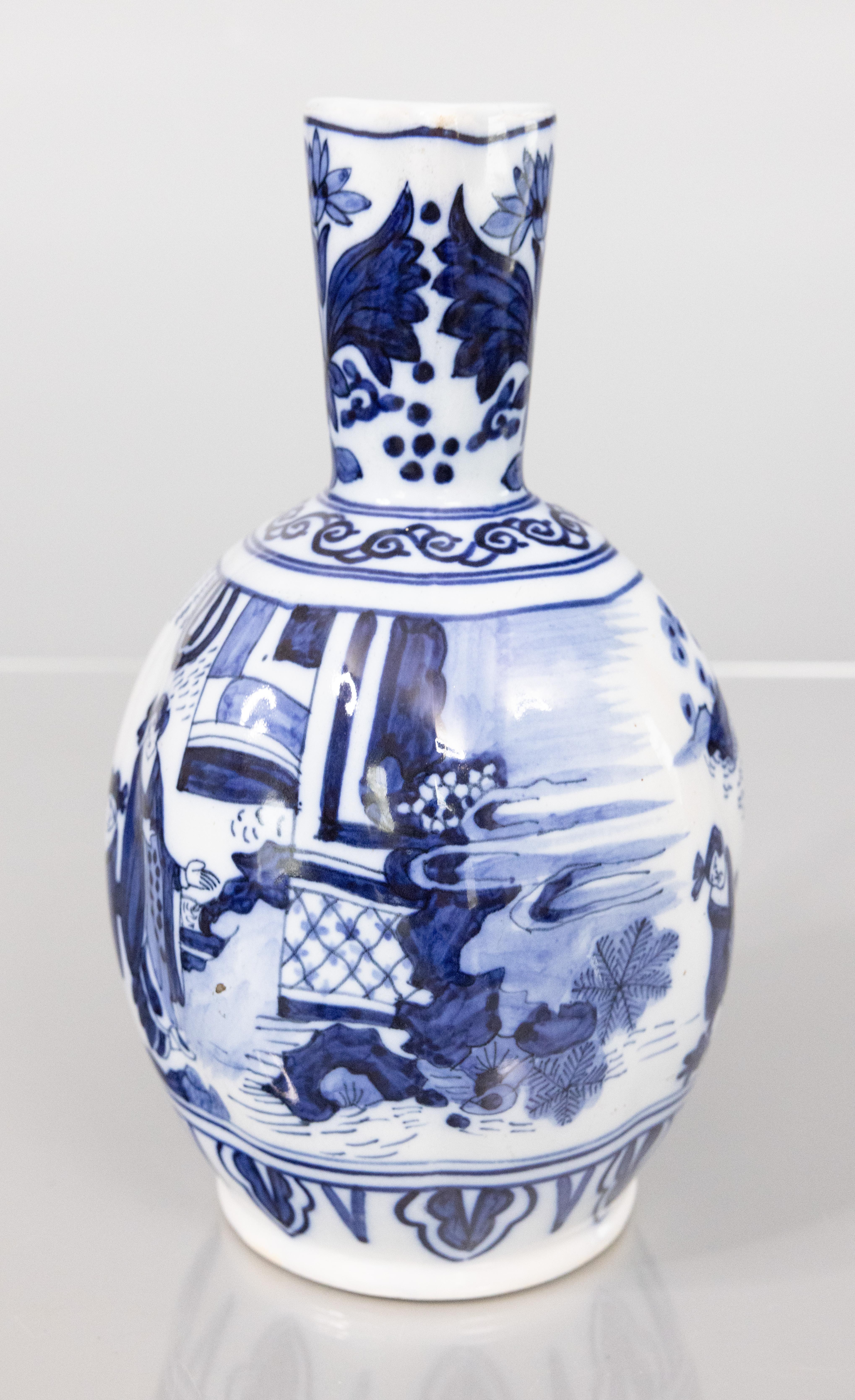 Chinoiseries Pichet lobé en faïence de Delft Chinoiserie du 19e siècle en vente