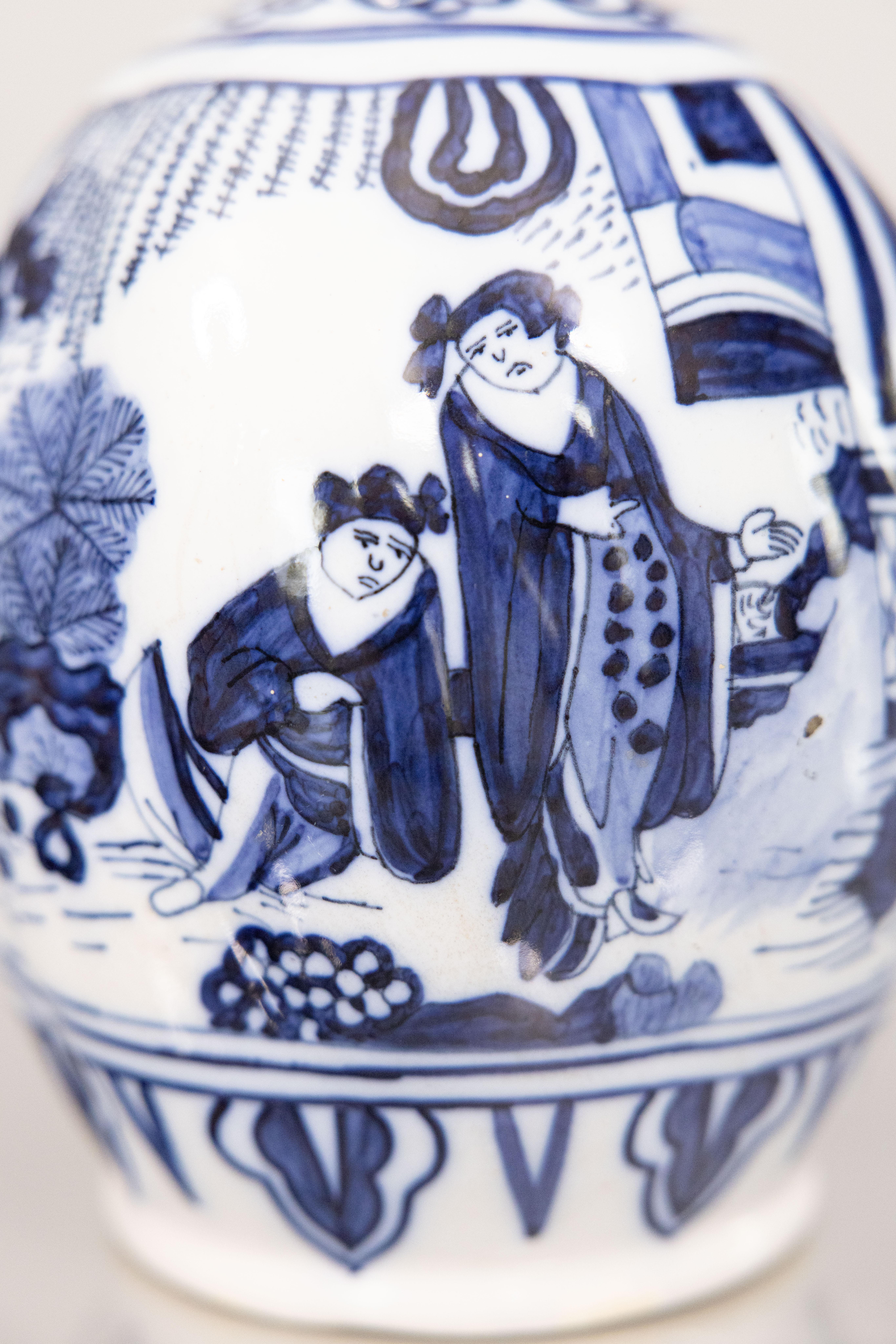 XIXe siècle Pichet lobé en faïence de Delft Chinoiserie du 19e siècle en vente