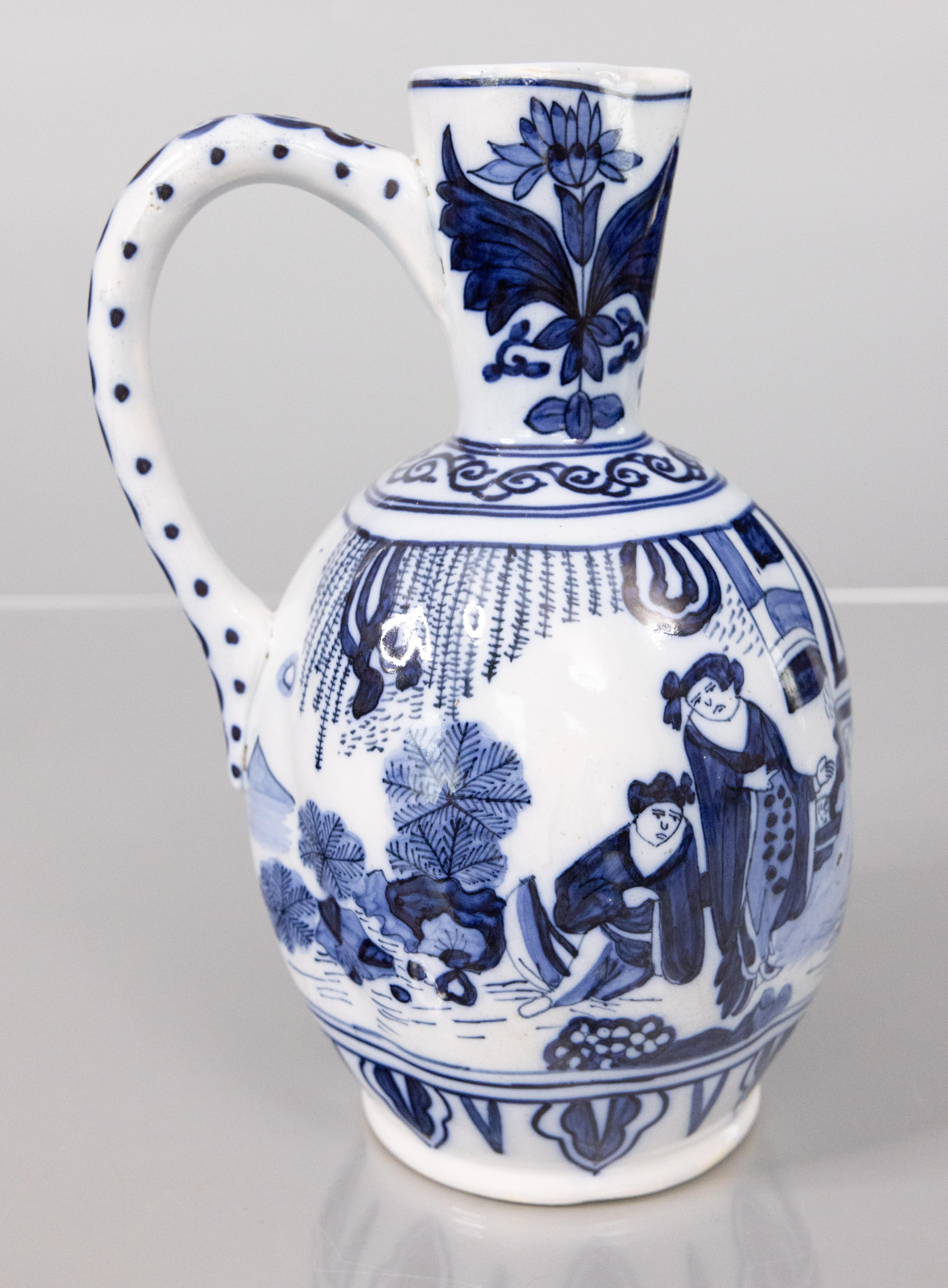 Pichet lobé en faïence de Delft Chinoiserie du 19e siècle en vente 1