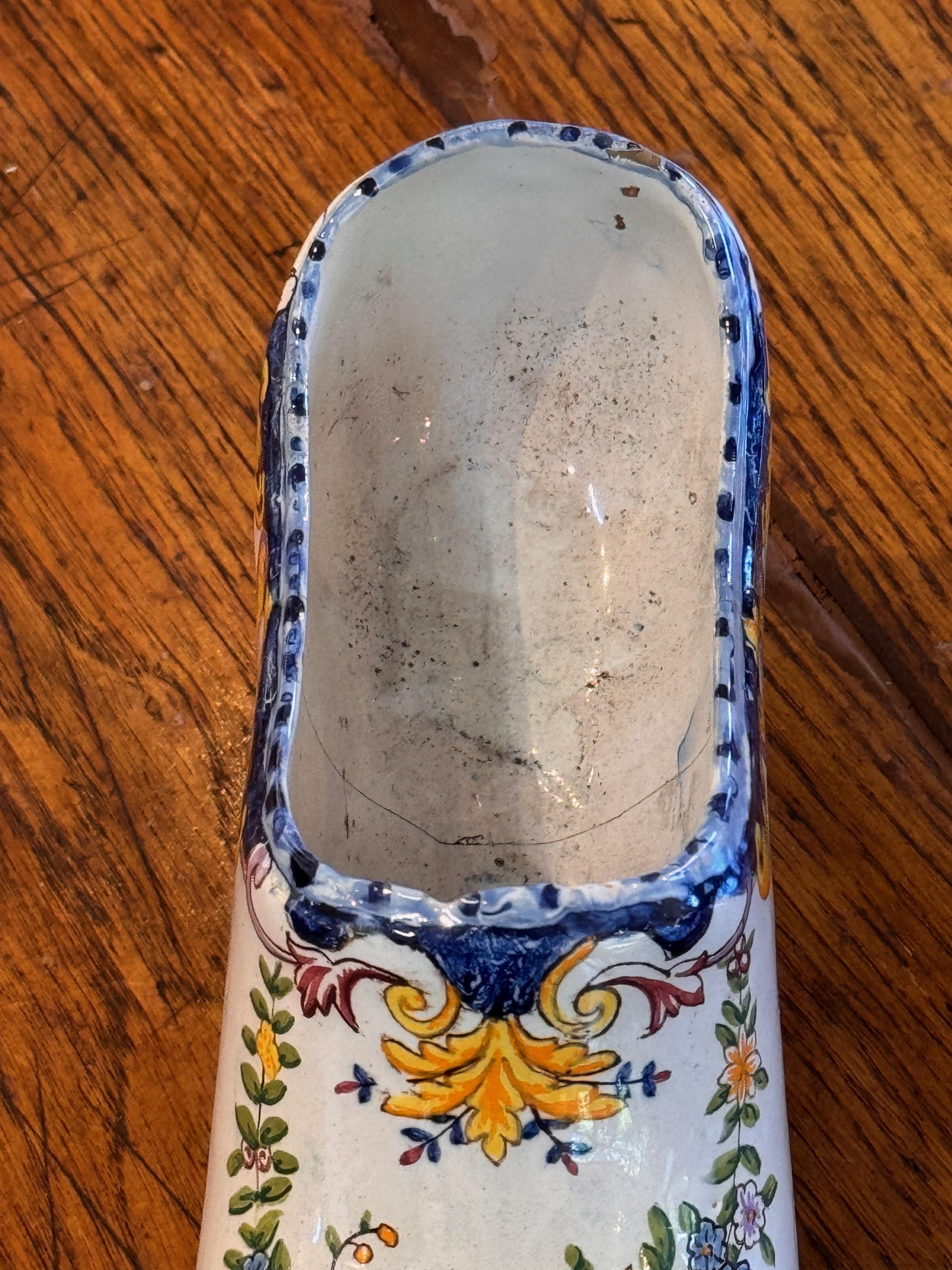 Chaussure de Delft du 19e siècle Bon état - En vente à Charlottesville, VA