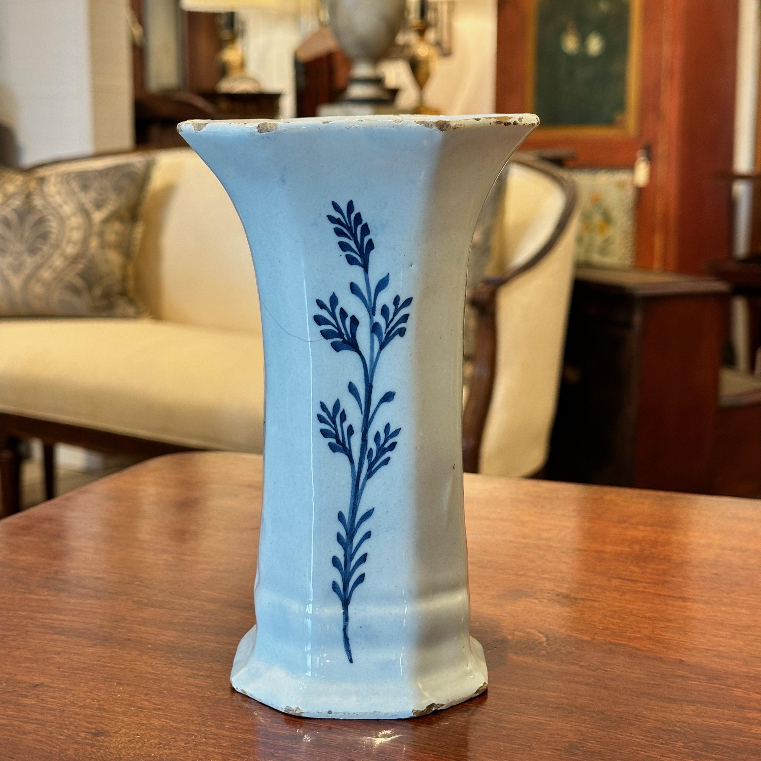 19th Century Delft Vase In Good Condition For Sale In Charlottesville, VA