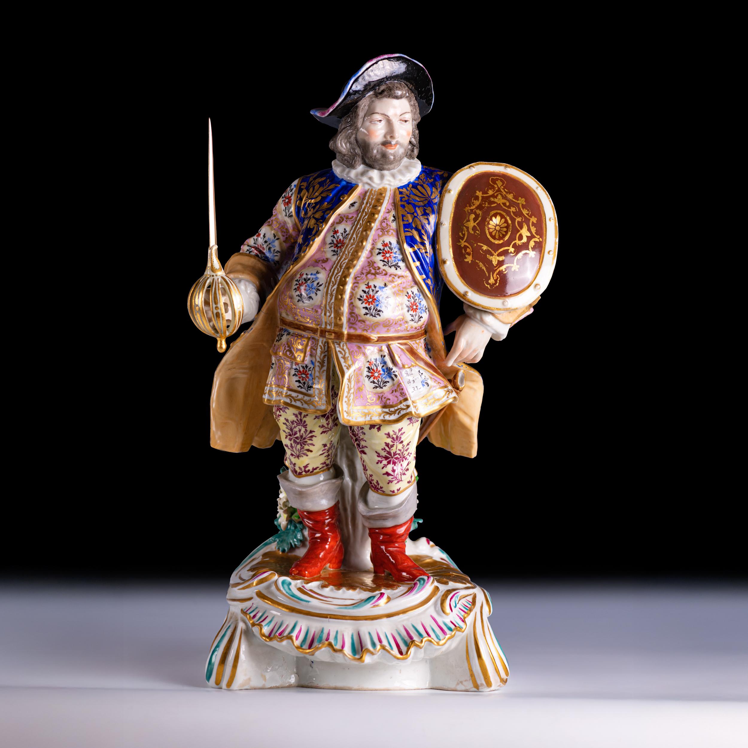 Très élégante figurine en porcelaine de Derby du XIXe siècle représentant l'acteur James Quinn (1693-1766) dans le rôle de John Falstaff dans The Merry Wives Of Windsor. Modélisé par Farnsworth, d'après une mezzotinte de James McArdle, avec épée et
