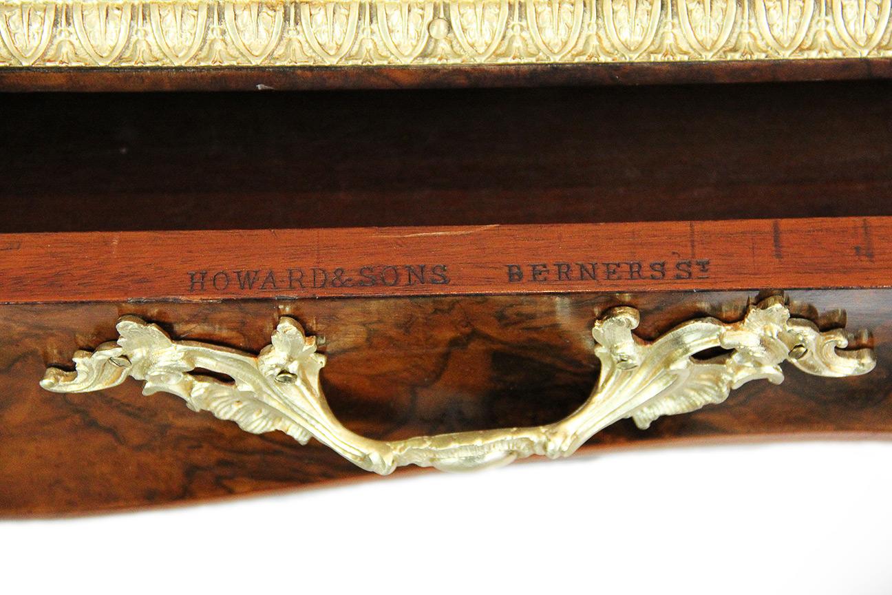 Louis XV 19th Century Desk stamp Howard & Sons in burr walnut and gilt bronze ornaments