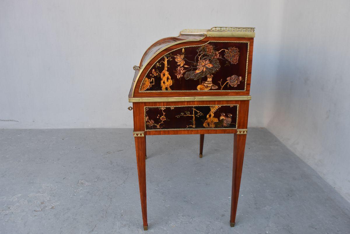 French 19th Century Desk with Cylinder Japanese Lacquer Decor
