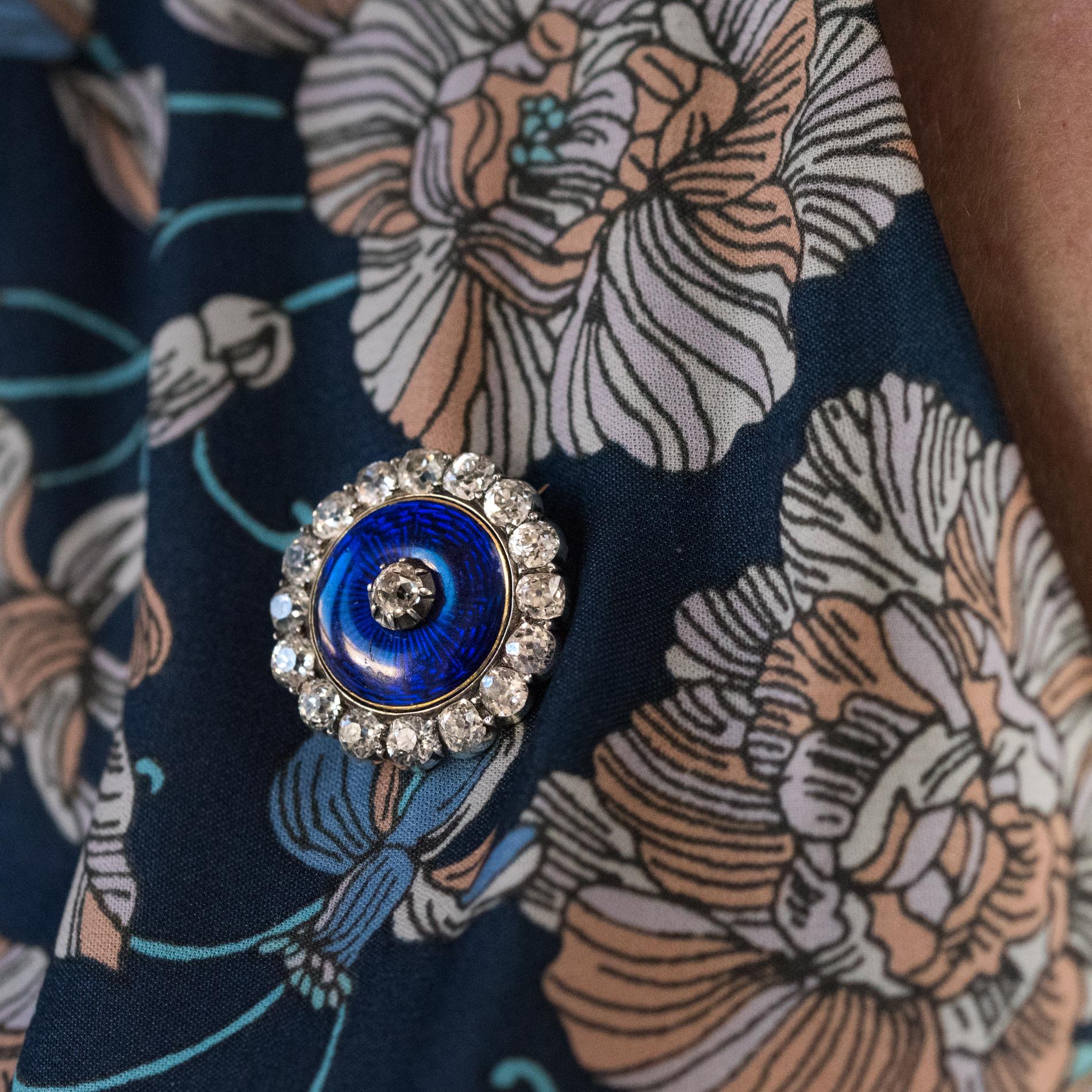 Gelb-Weigold-Brosche mit Diamanten und blauer Emaille aus dem 19. Jahrhundert Damen im Angebot