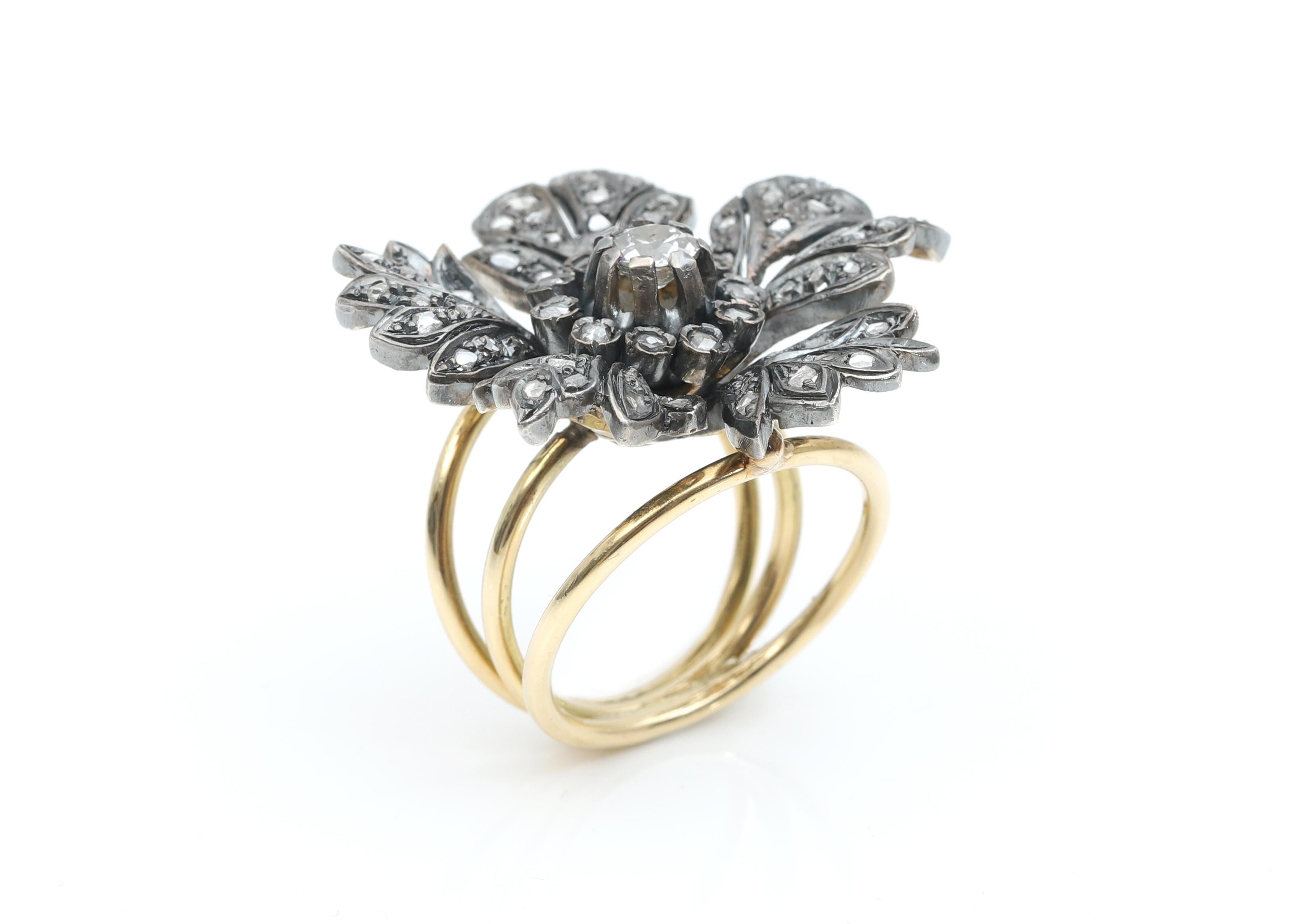 Apogée victorien Bague à fleur de diamant du 19e siècle en vente