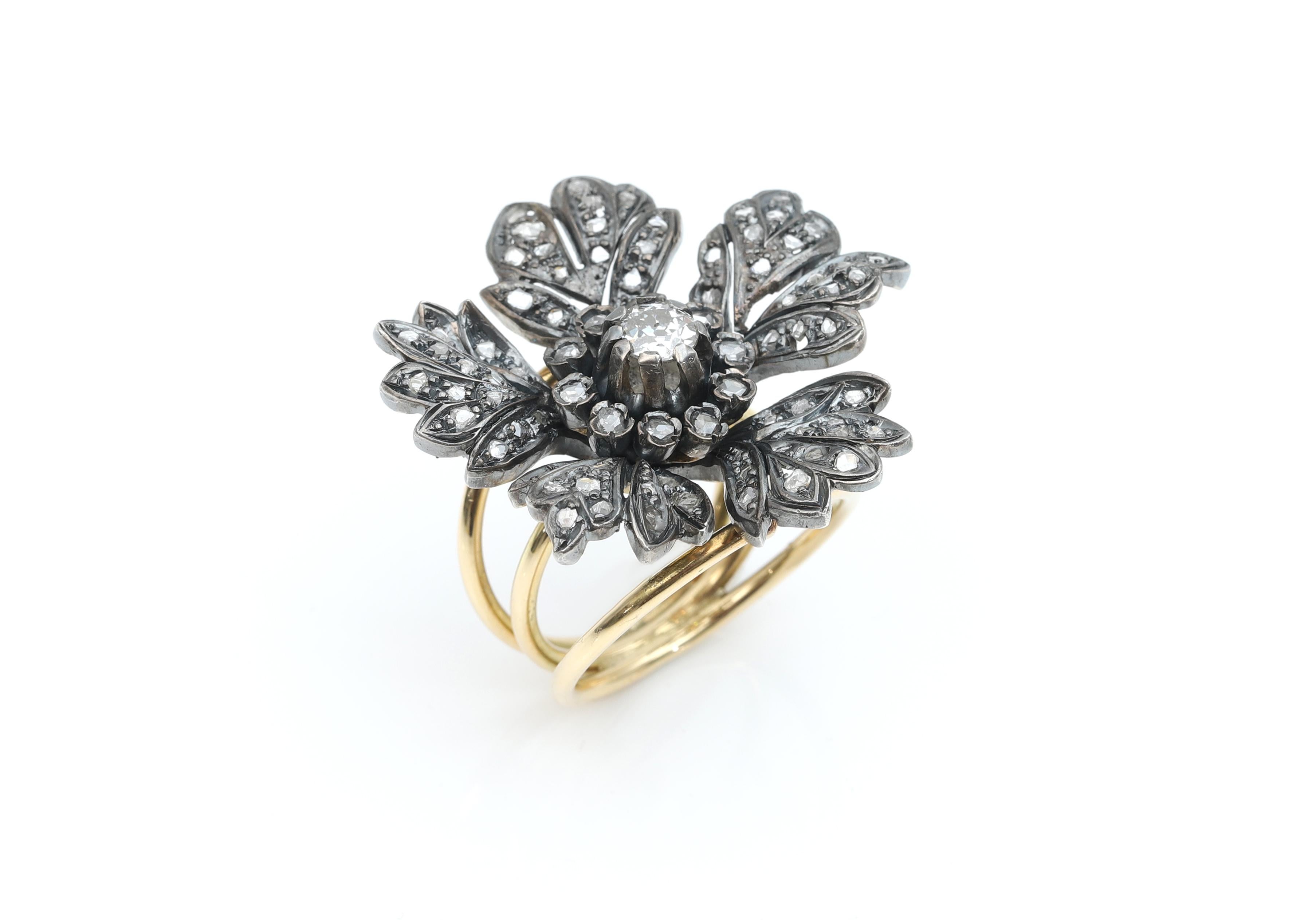 Taille vieille mine Bague à fleur de diamant du 19e siècle en vente