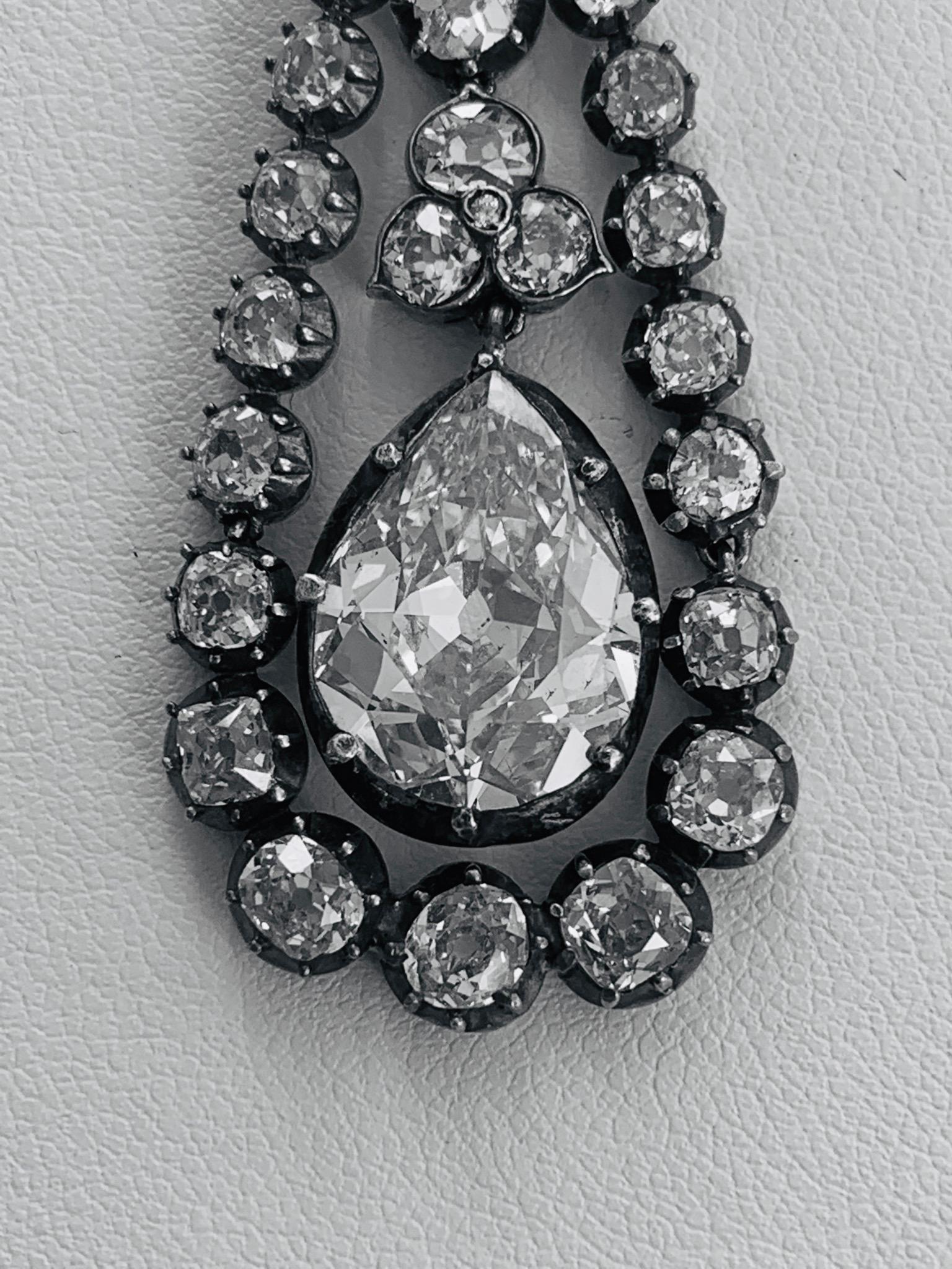 19th Century Diamond Pendent Ear Clips Estimated 27 Carat Total Weight (Frühviktorianisch)