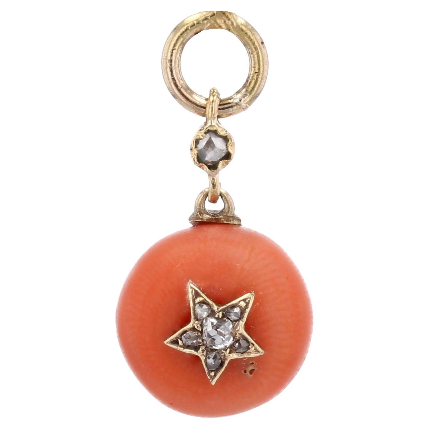 Pendentif en or jaune 18 carats avec breloque en corail et étoile en diamant du 19e siècle en vente