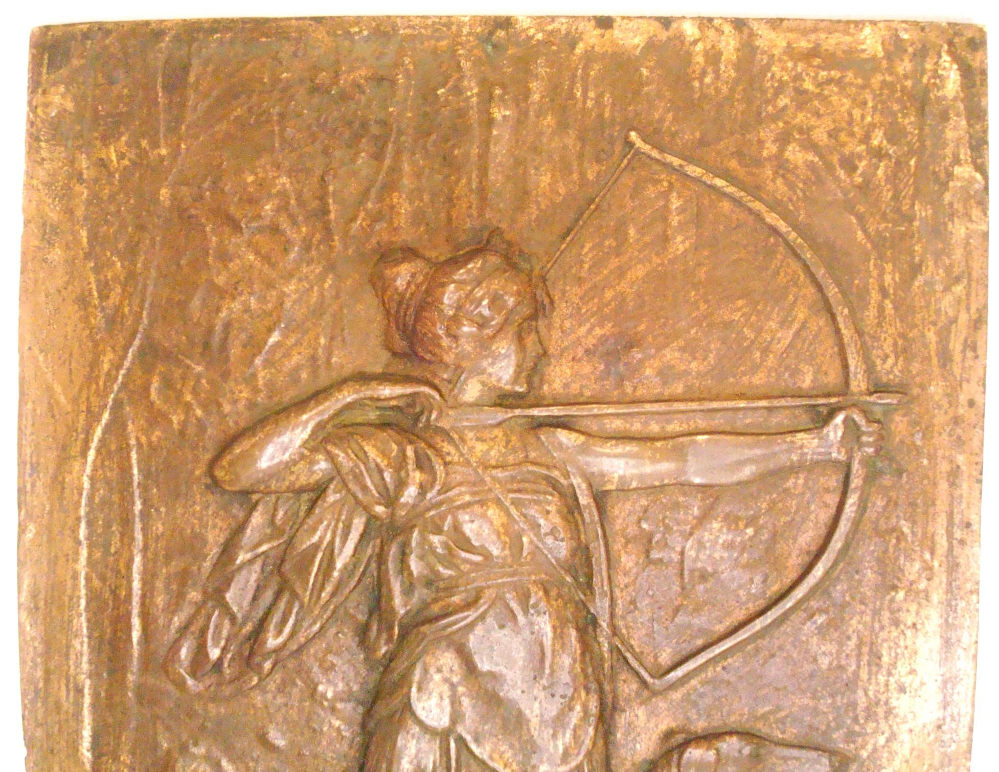 Art Nouveau Targa da parete con bassorilievo in bronzo di Diana cacciatrice del XIX secolo in vendita