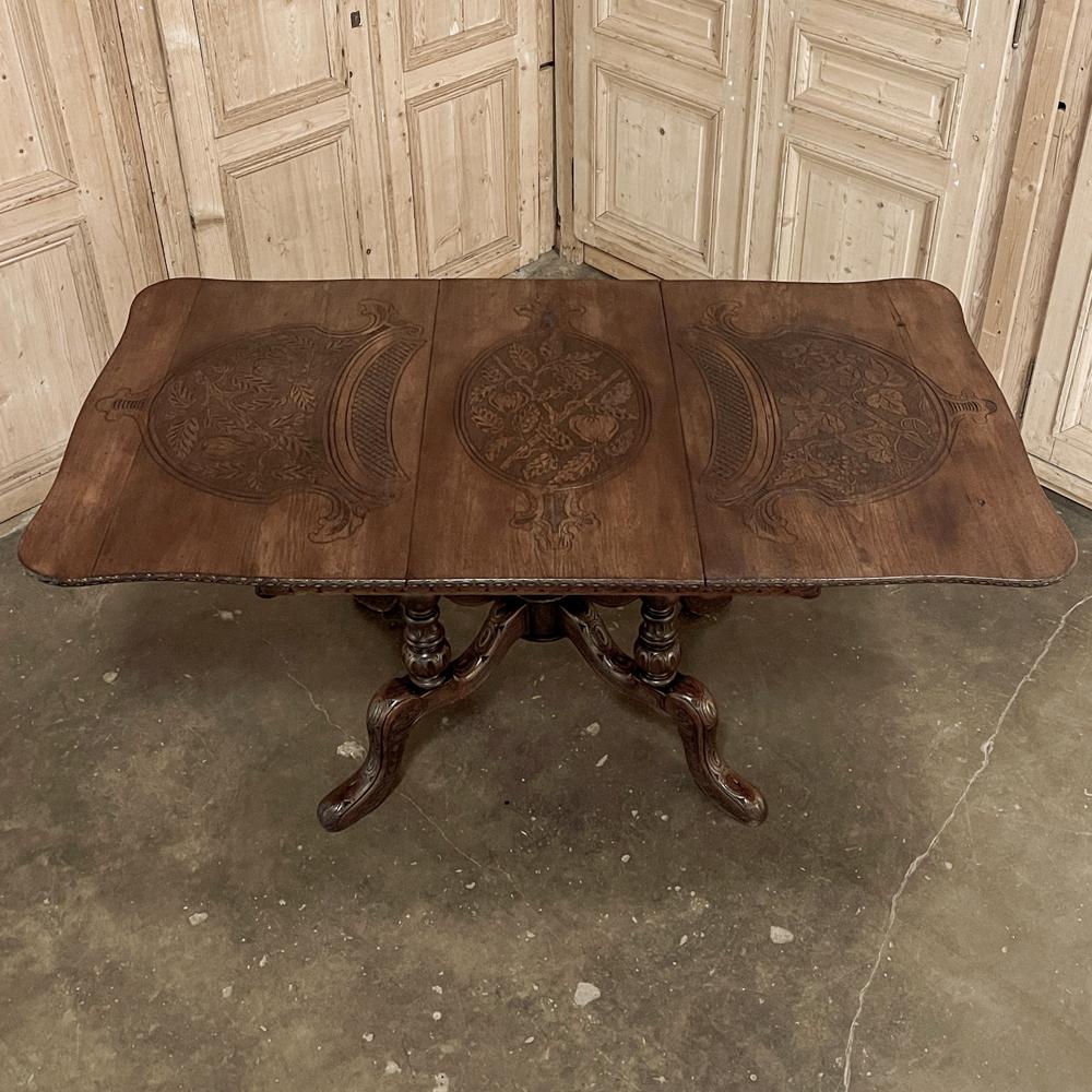 Chêne Table de salle à manger du XIXe siècle par Horrix avec feuille sculptée d'origine en vente