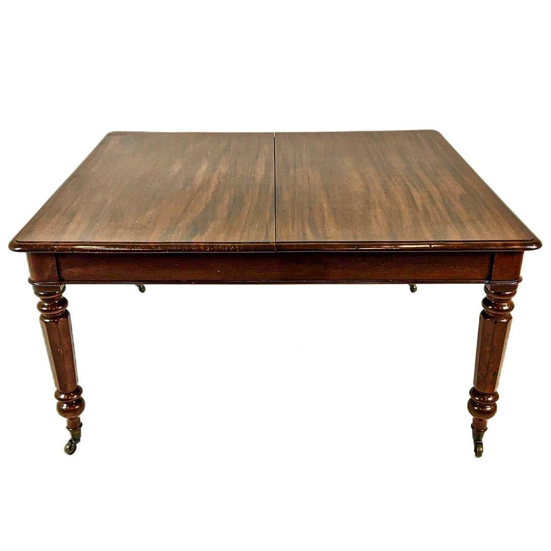 Early 19th century Regency period extendable dining table, sits 10 people with two extra leaves. 

Table dimensions (approx.):

Depth: 123 cm / 48.5