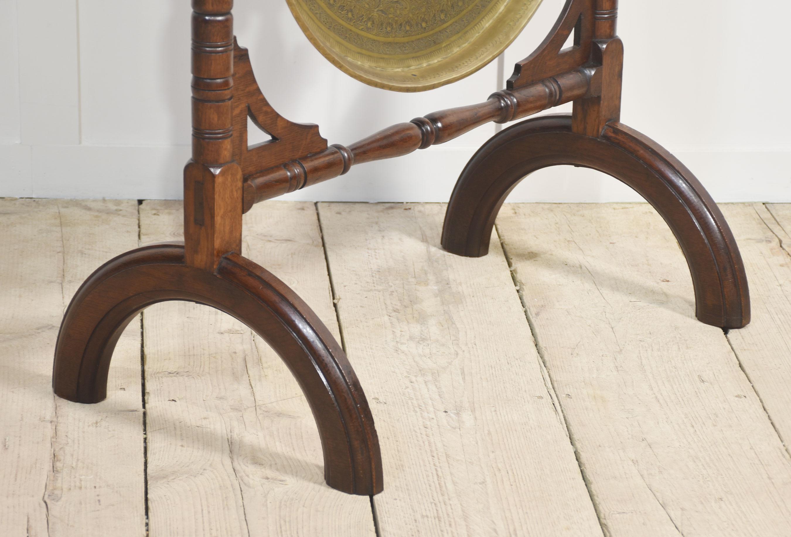 Britannique Gong de table du 19e siècle en vente