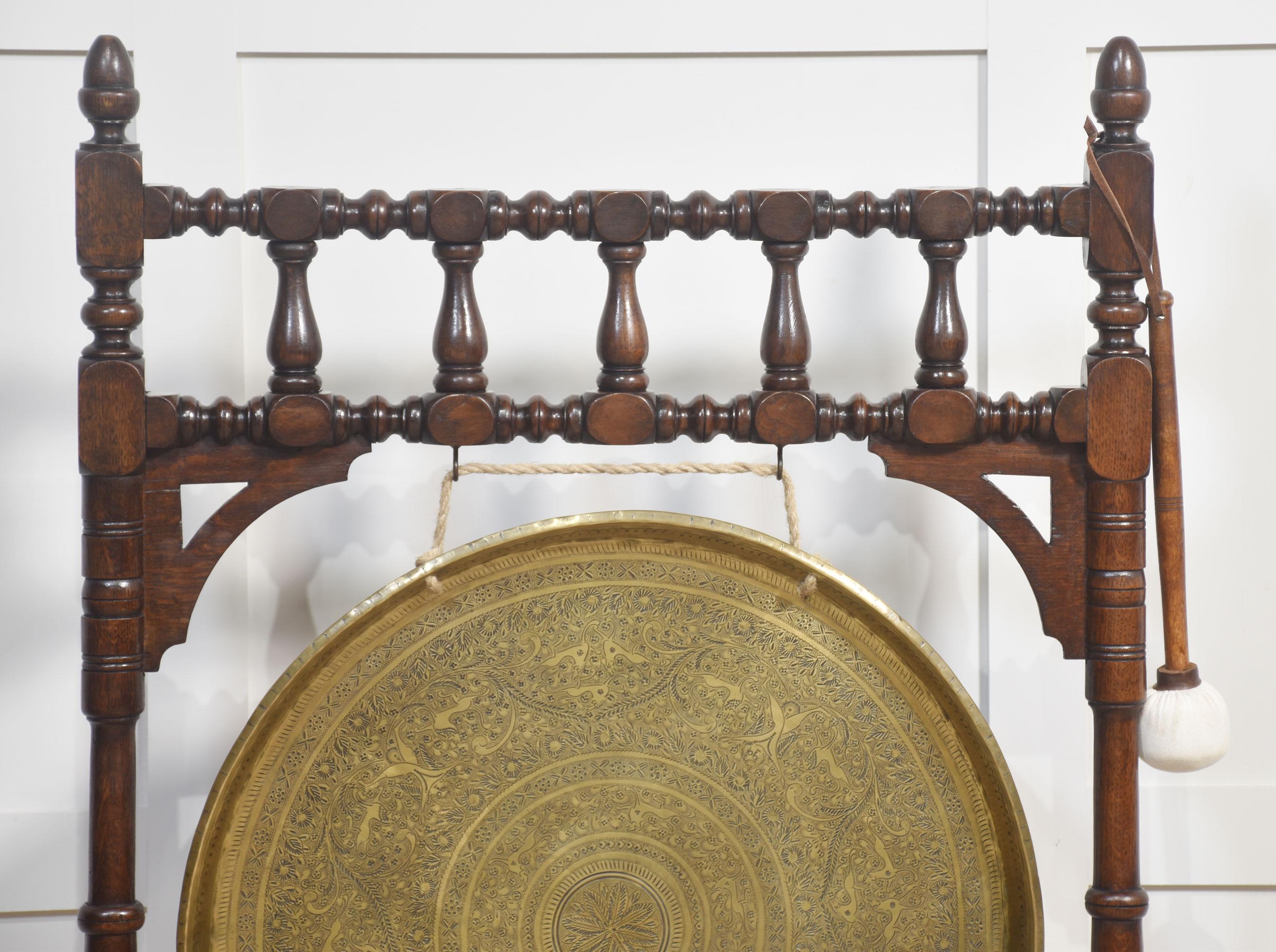 Bois Gong de table du 19e siècle en vente