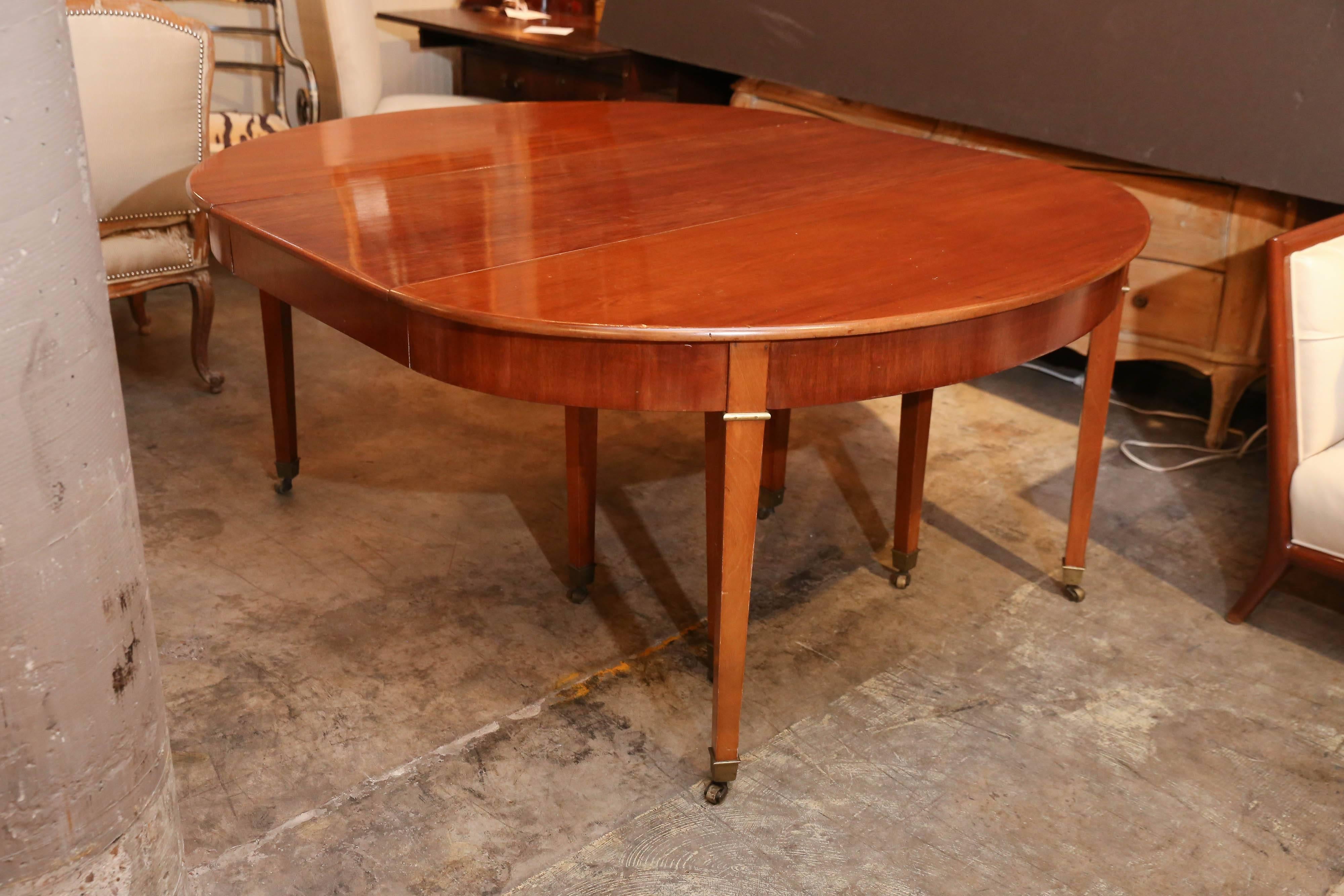 19th Century Directoire Mahogany Dining Table with five leaves For Sale 8