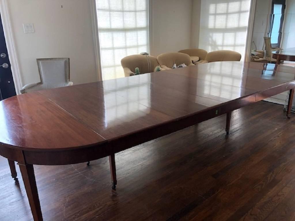 19th Century Directoire Mahogany Dining Table with five leaves For Sale 4