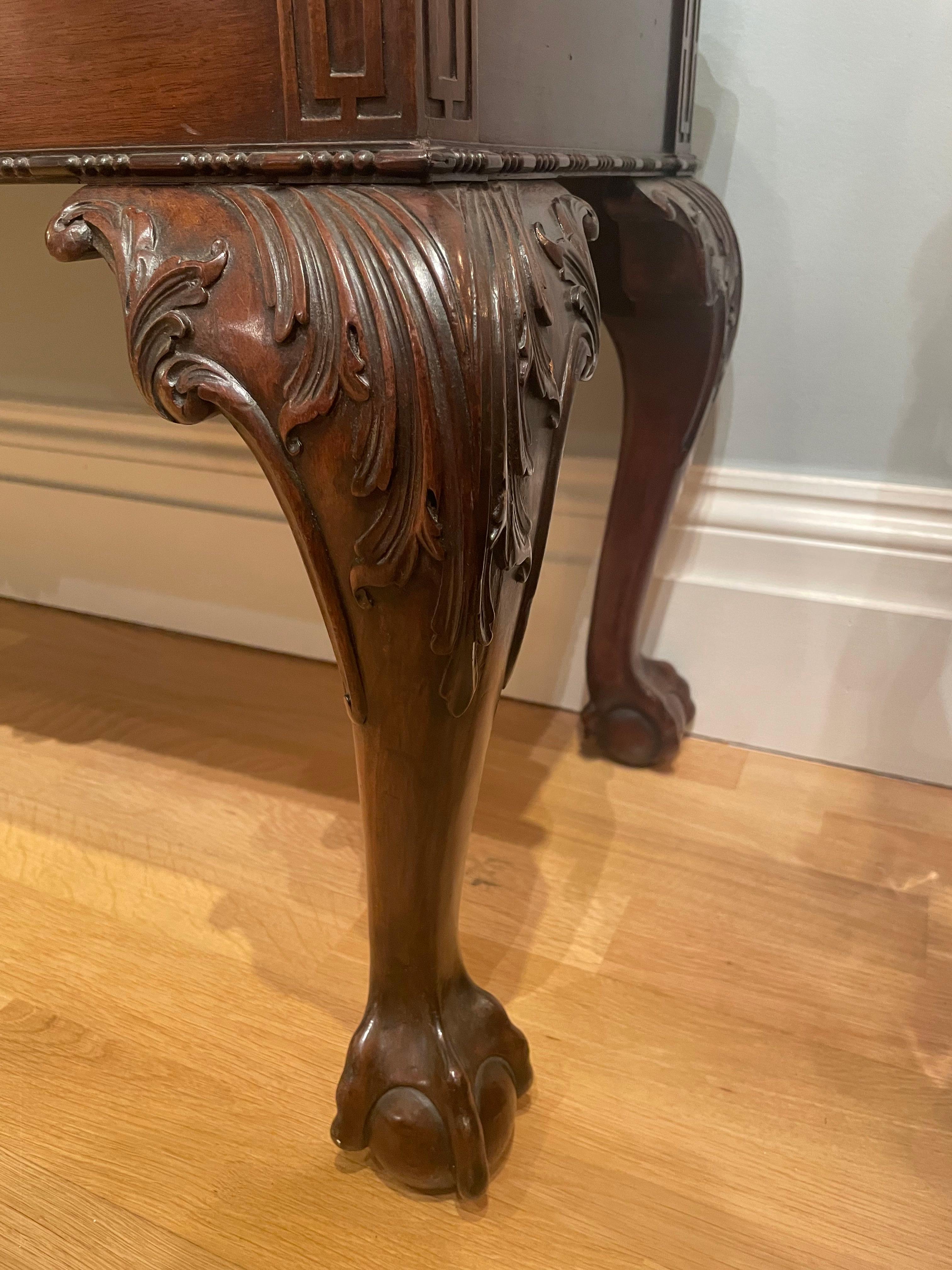 Vitrina del siglo XIX a la manera de Thomas Chippendale en venta 6