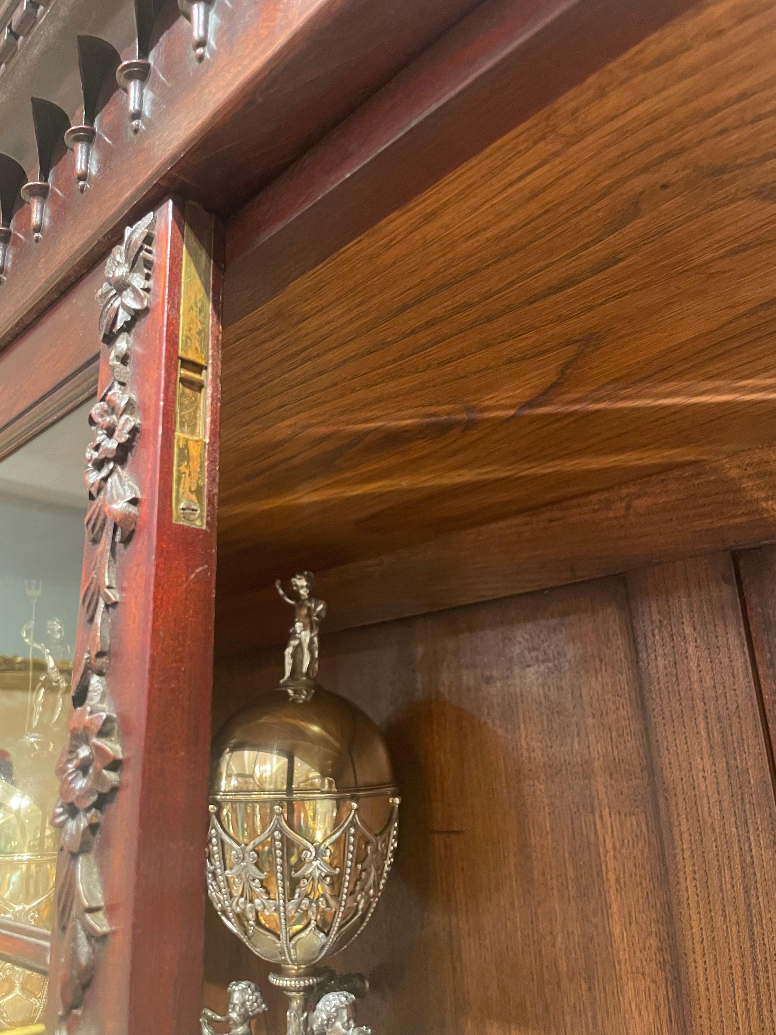 Vitrina del siglo XIX a la manera de Thomas Chippendale en venta 7