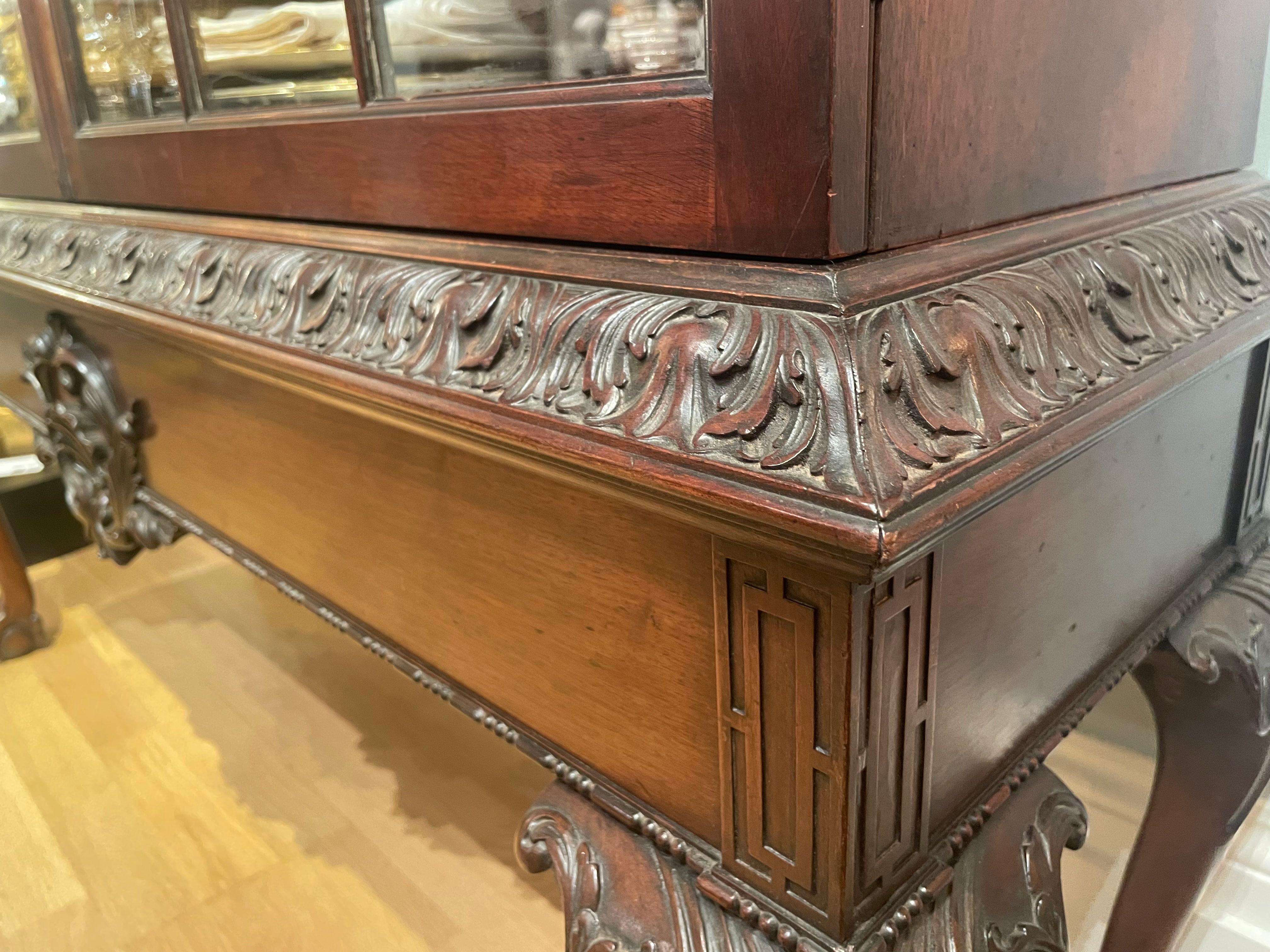 Vitrina del siglo XIX a la manera de Thomas Chippendale en venta 10