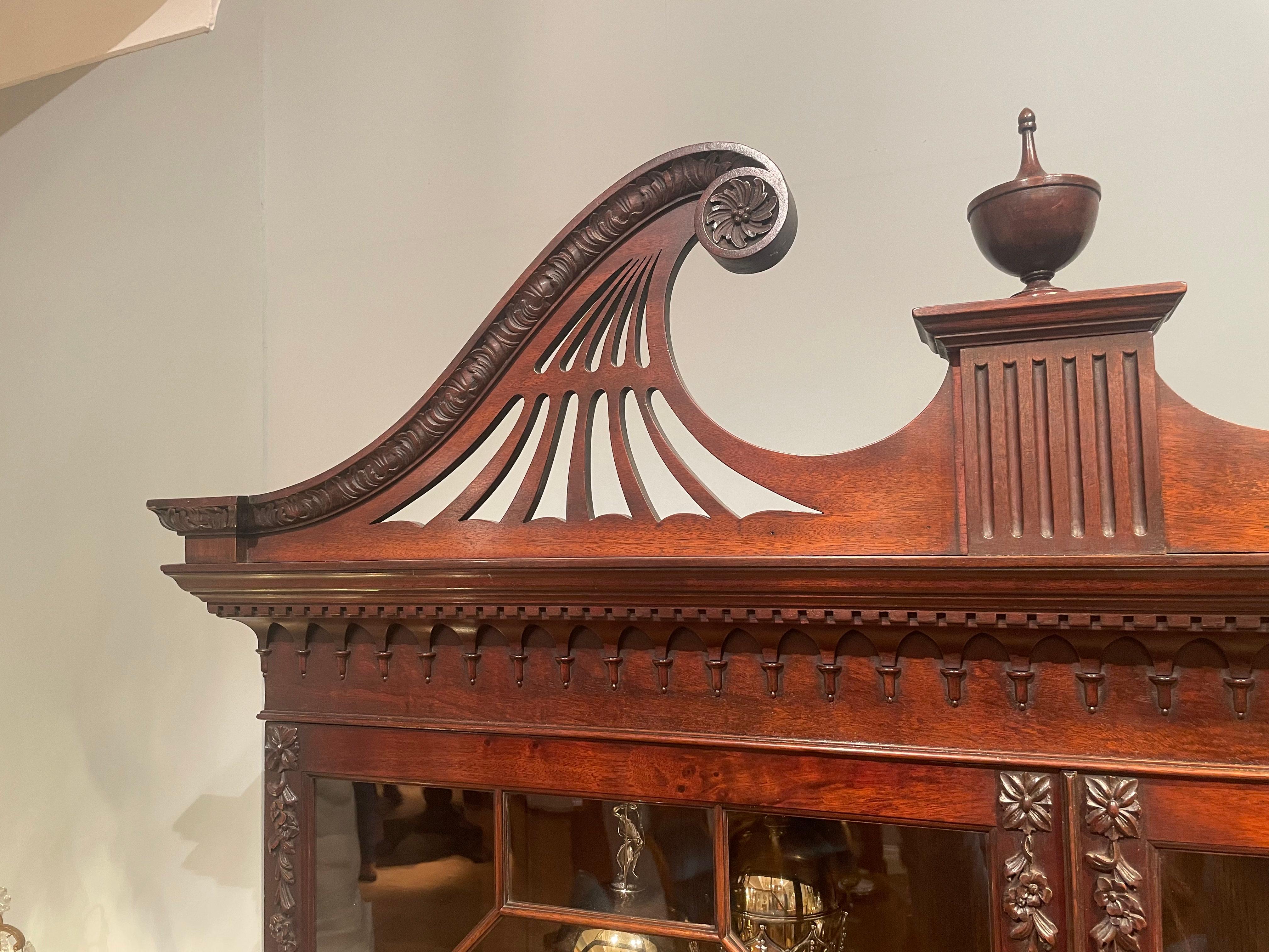 Vitrina del siglo XIX a la manera de Thomas Chippendale en venta 1