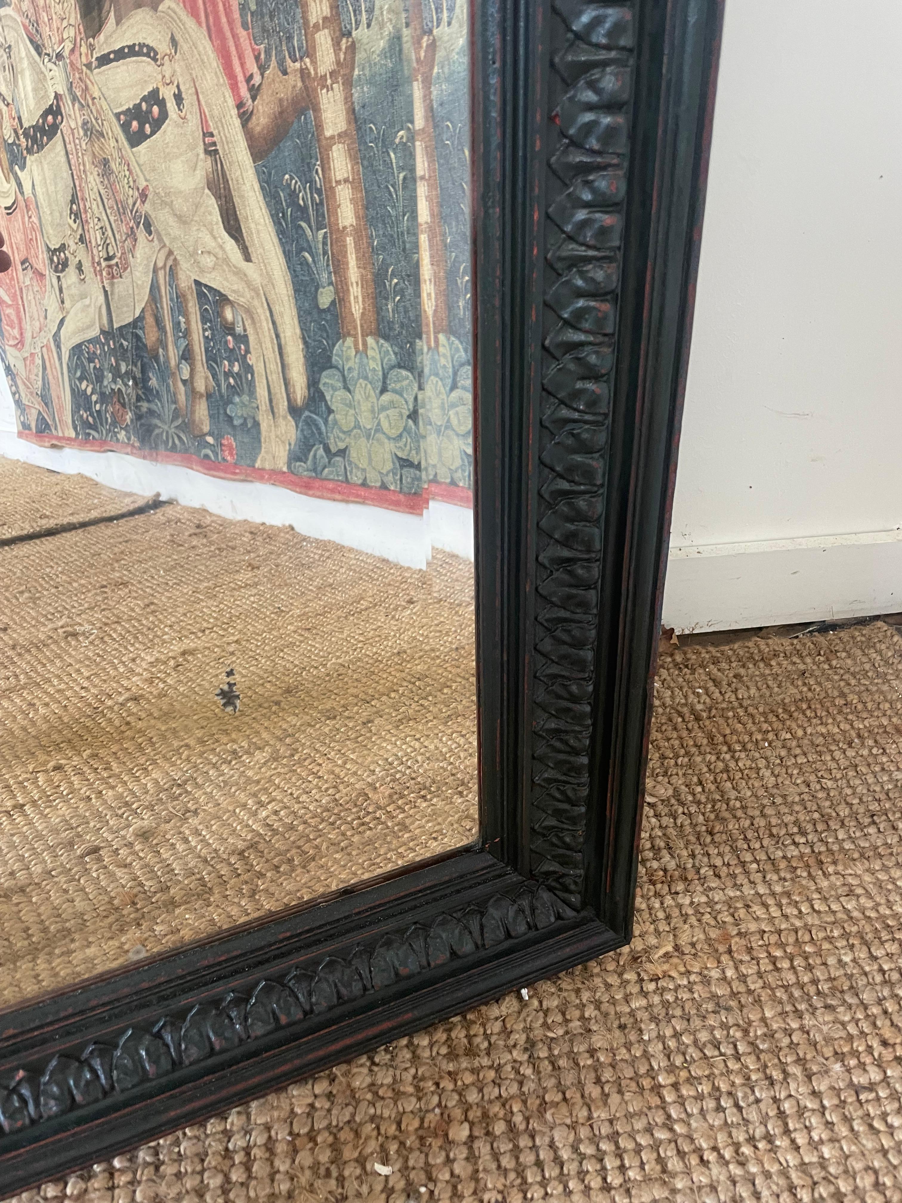 XIXe siècle Grand miroir mural du 19e siècle, peint en relief en vente