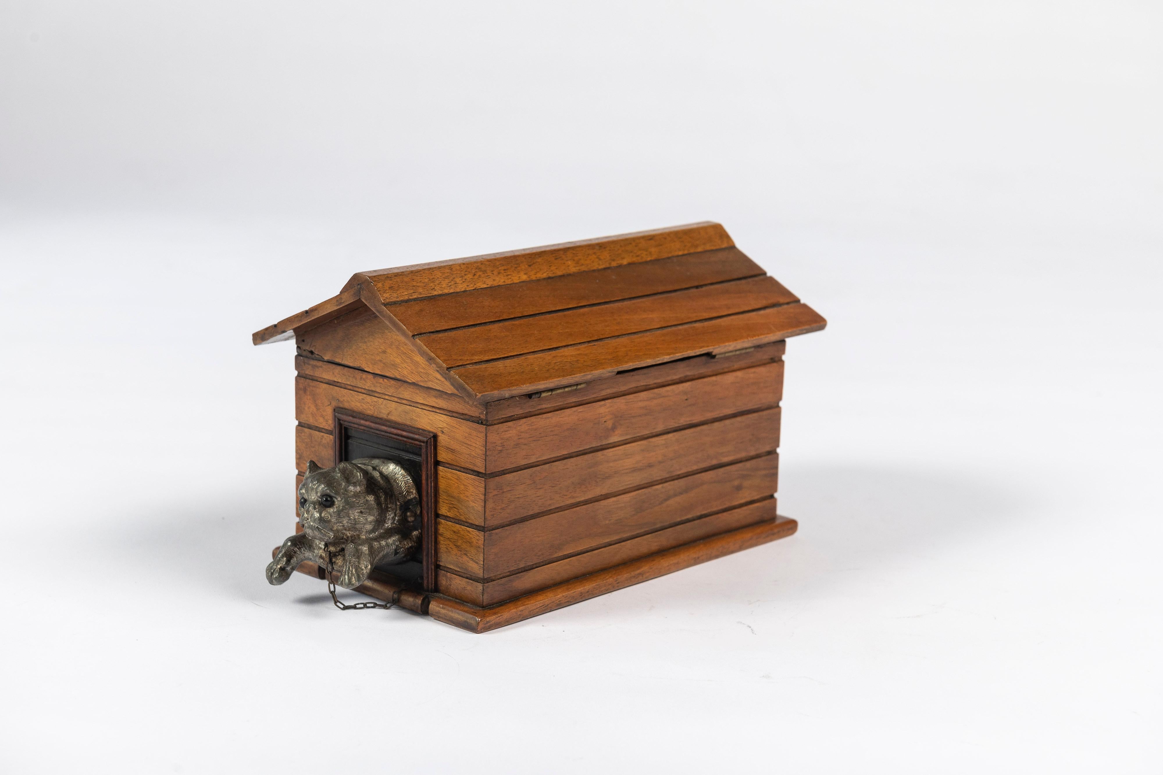 Victorien Boîte à cigares ou Humidor Dog House du 19ème siècle en vente
