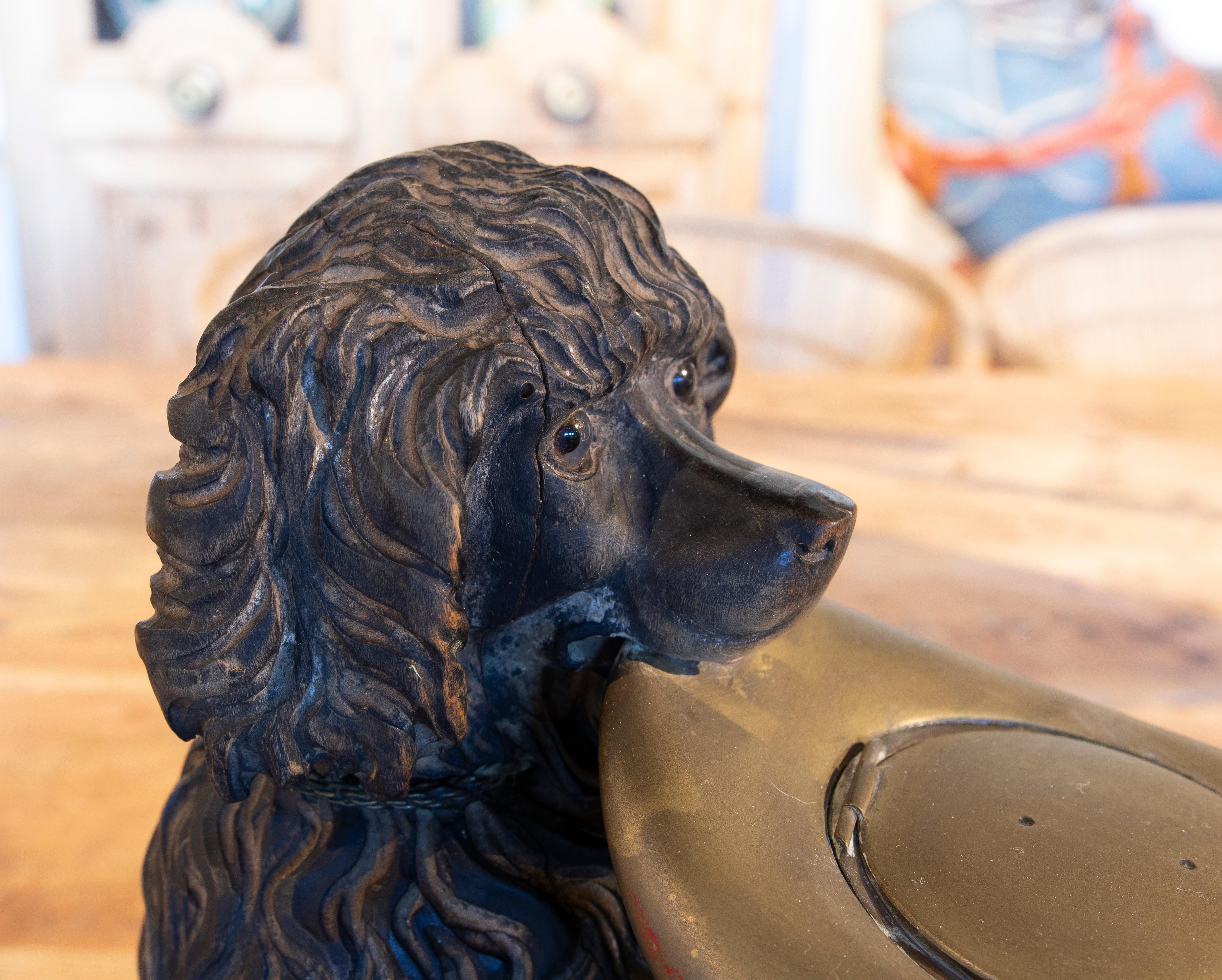 19th Century Dog-Shaped Scrip in the Shape of a Bronze Hat For Sale 8