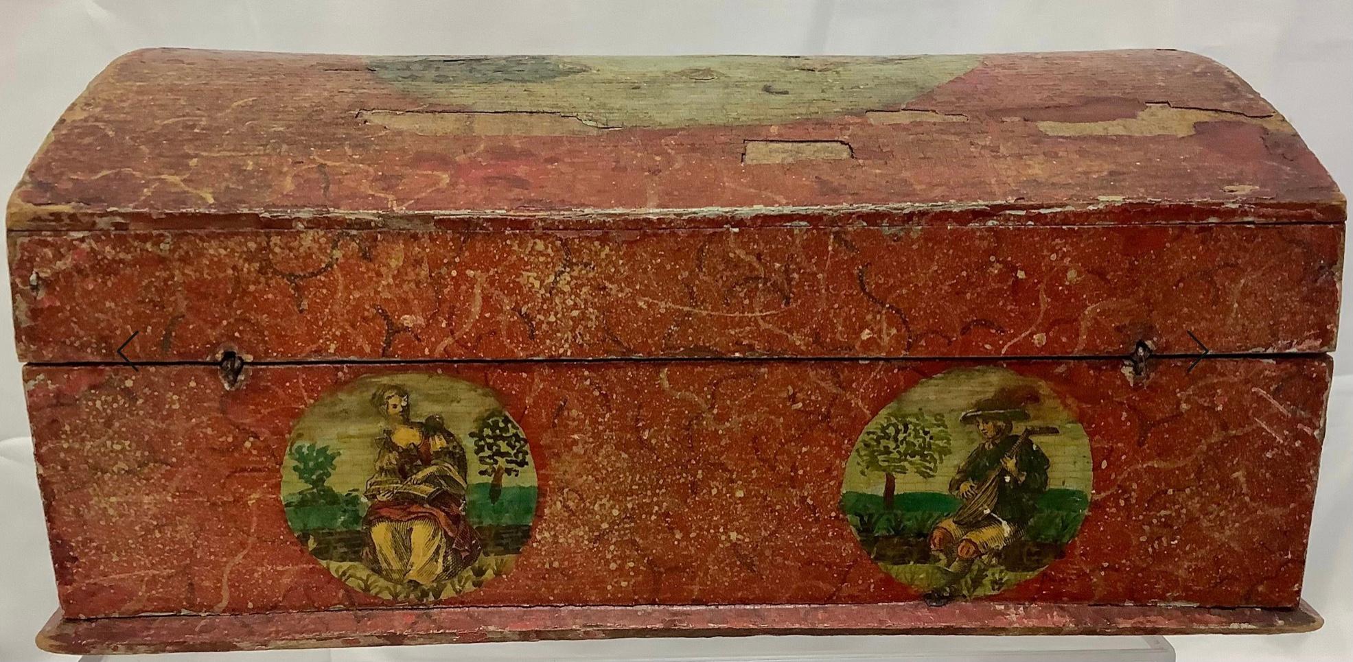 Boîte en bois peinte en forme de dôme et décorée de décorations, XIXe siècle en vente 1