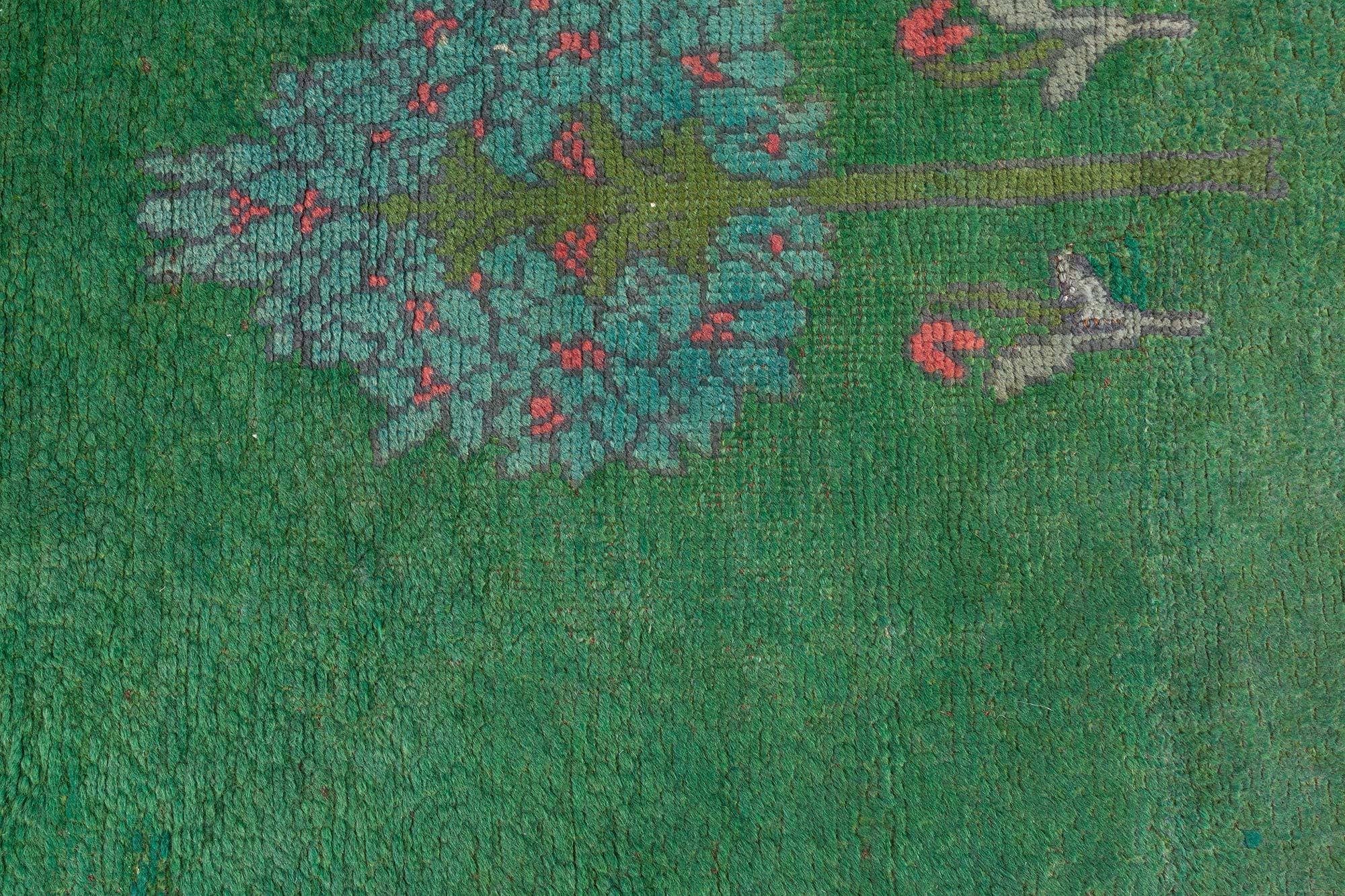 Tissé à la main Tapis Fragment Donegal de Doris Leslie Blau 19ème siècle par Cfa Voysey en vente