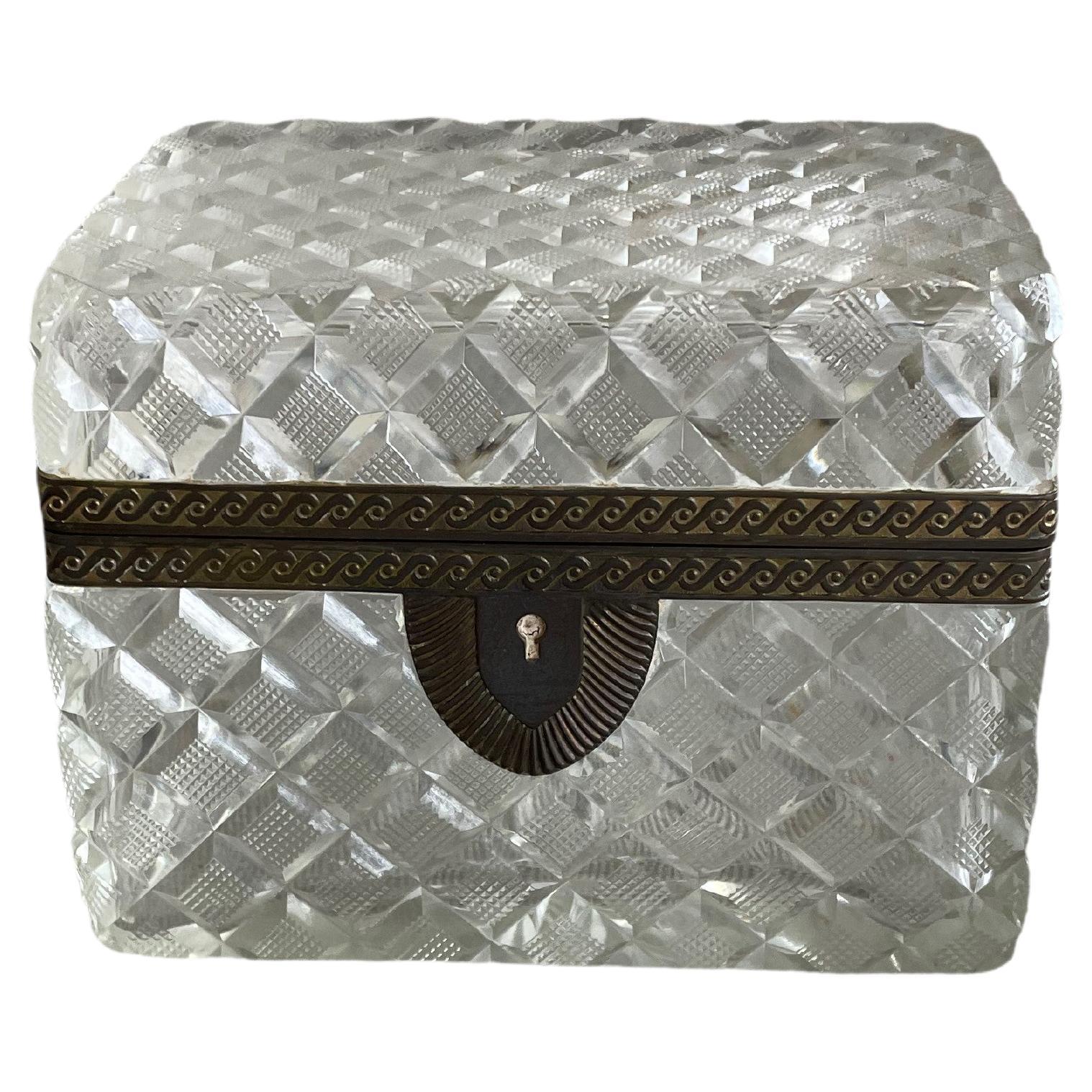 Caja de cristal tallado Dore del siglo XIX montada en bronce