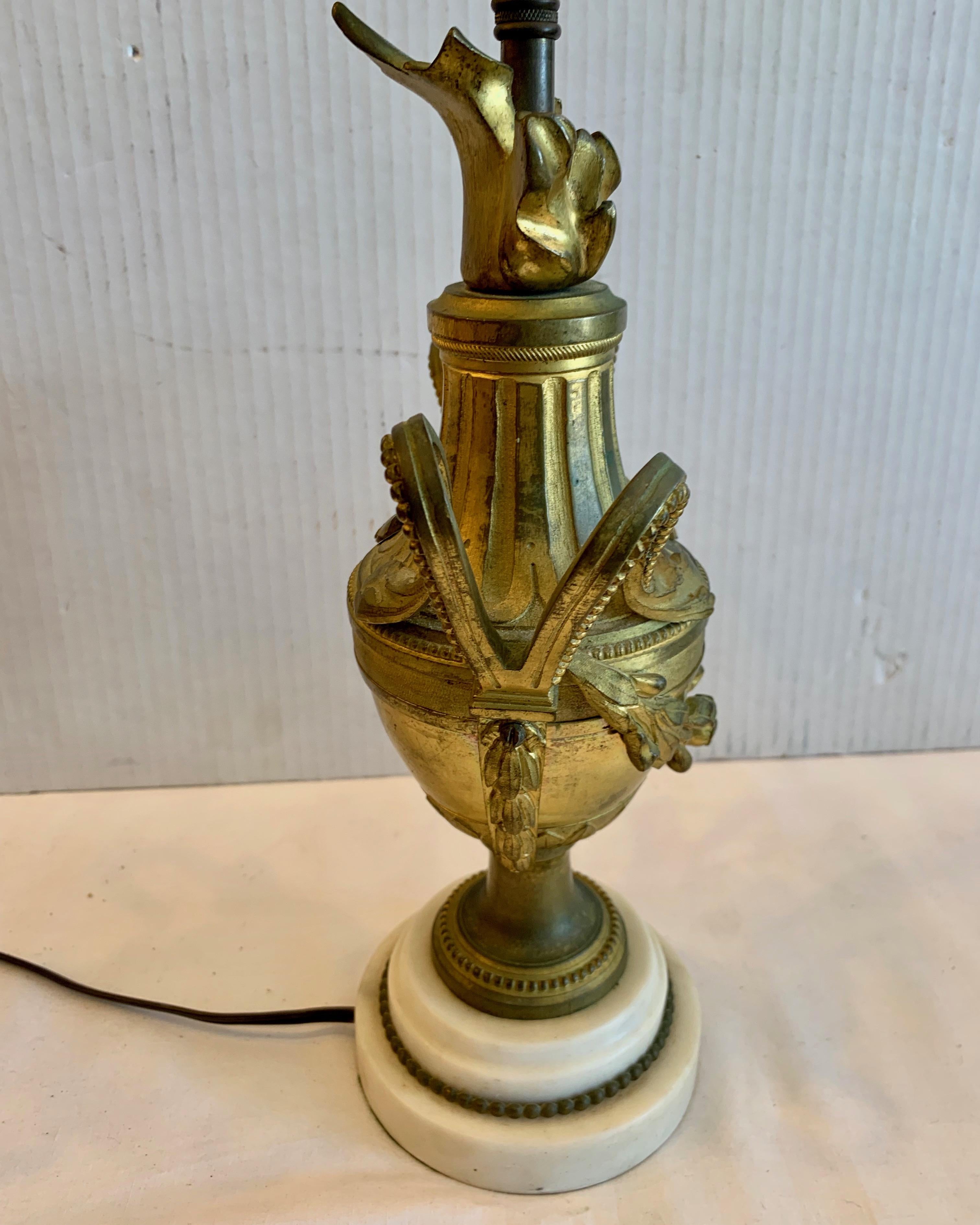 19TH Jahrhundert Dore' Bronze Tischlampe im Angebot 5