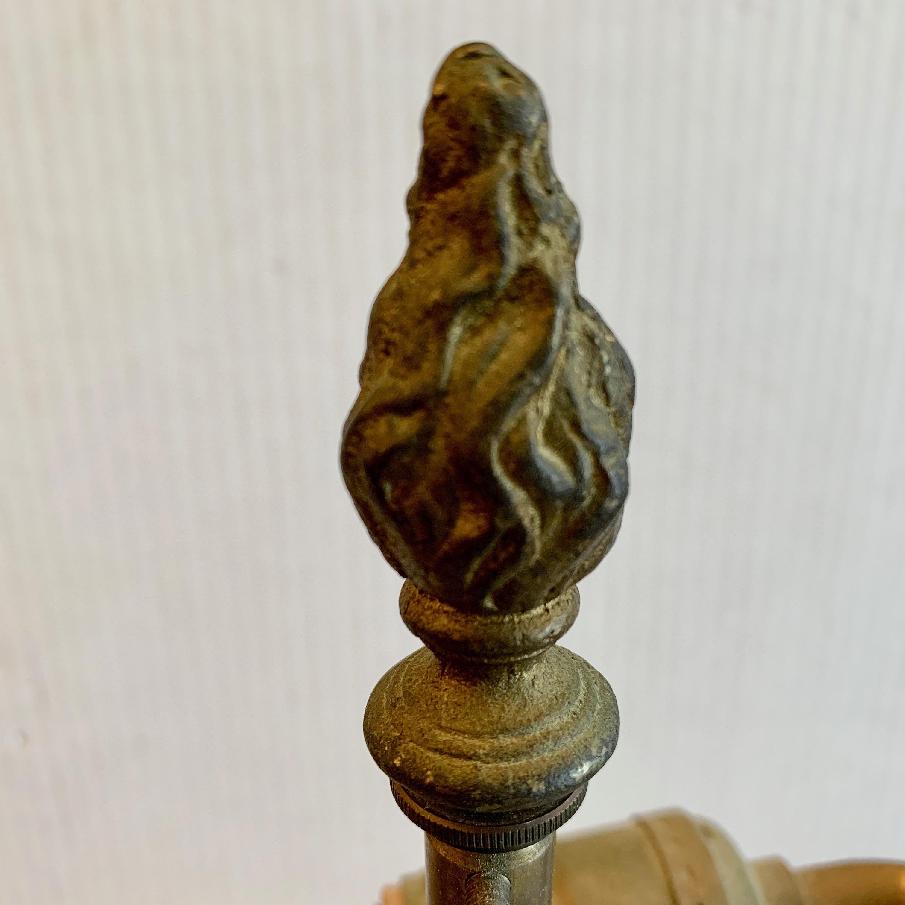 19TH Jahrhundert Dore' Bronze Tischlampe im Angebot 11