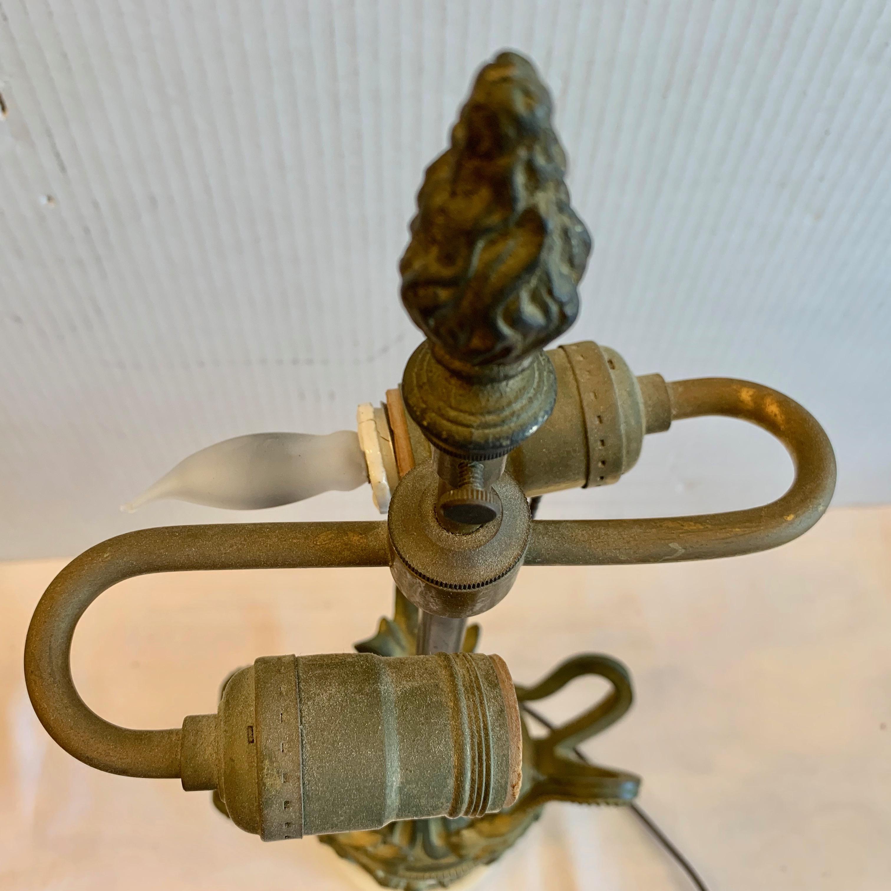 19TH Jahrhundert Dore' Bronze Tischlampe im Angebot 12