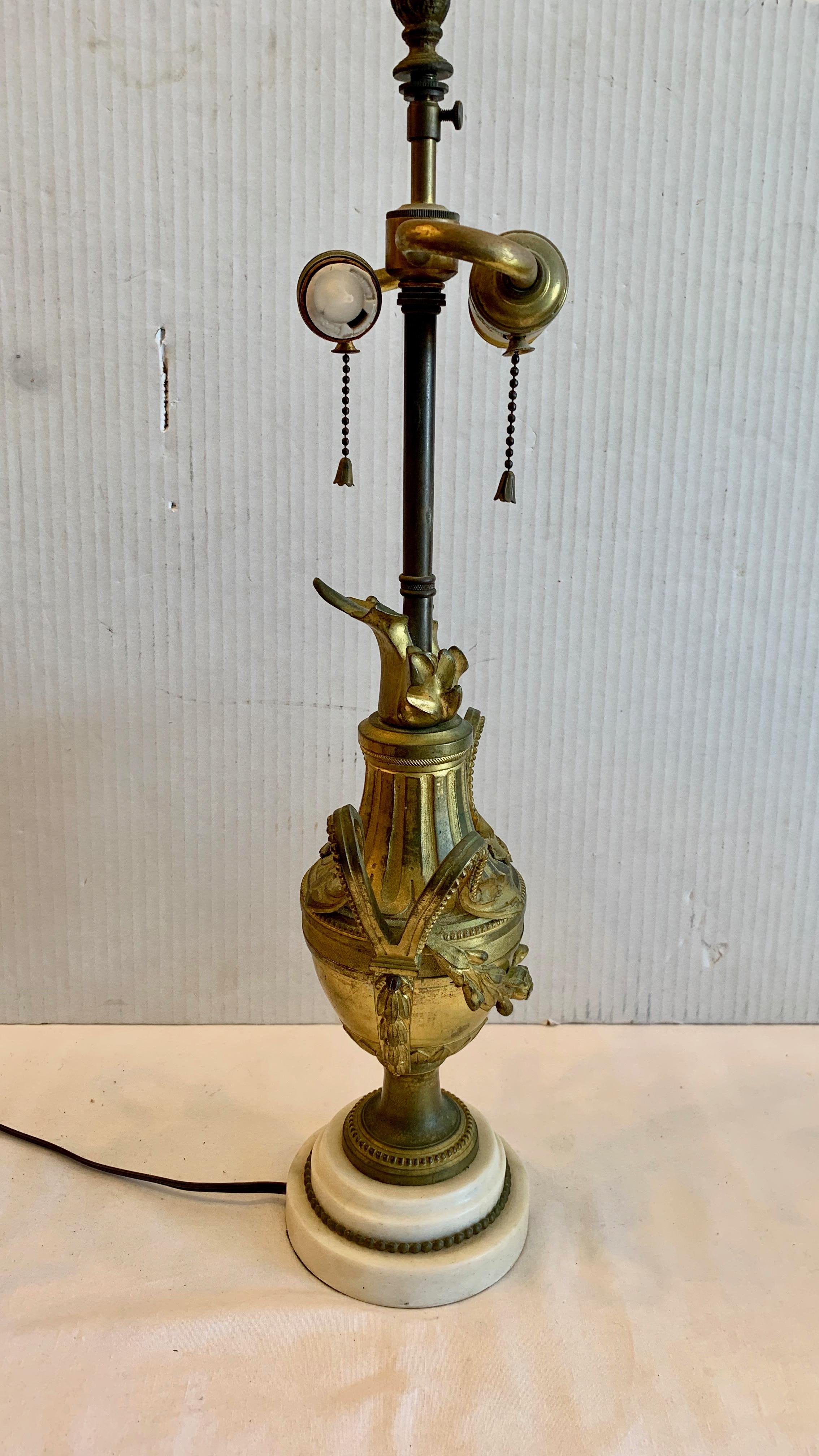 19TH Jahrhundert Dore' Bronze Tischlampe im Angebot 4