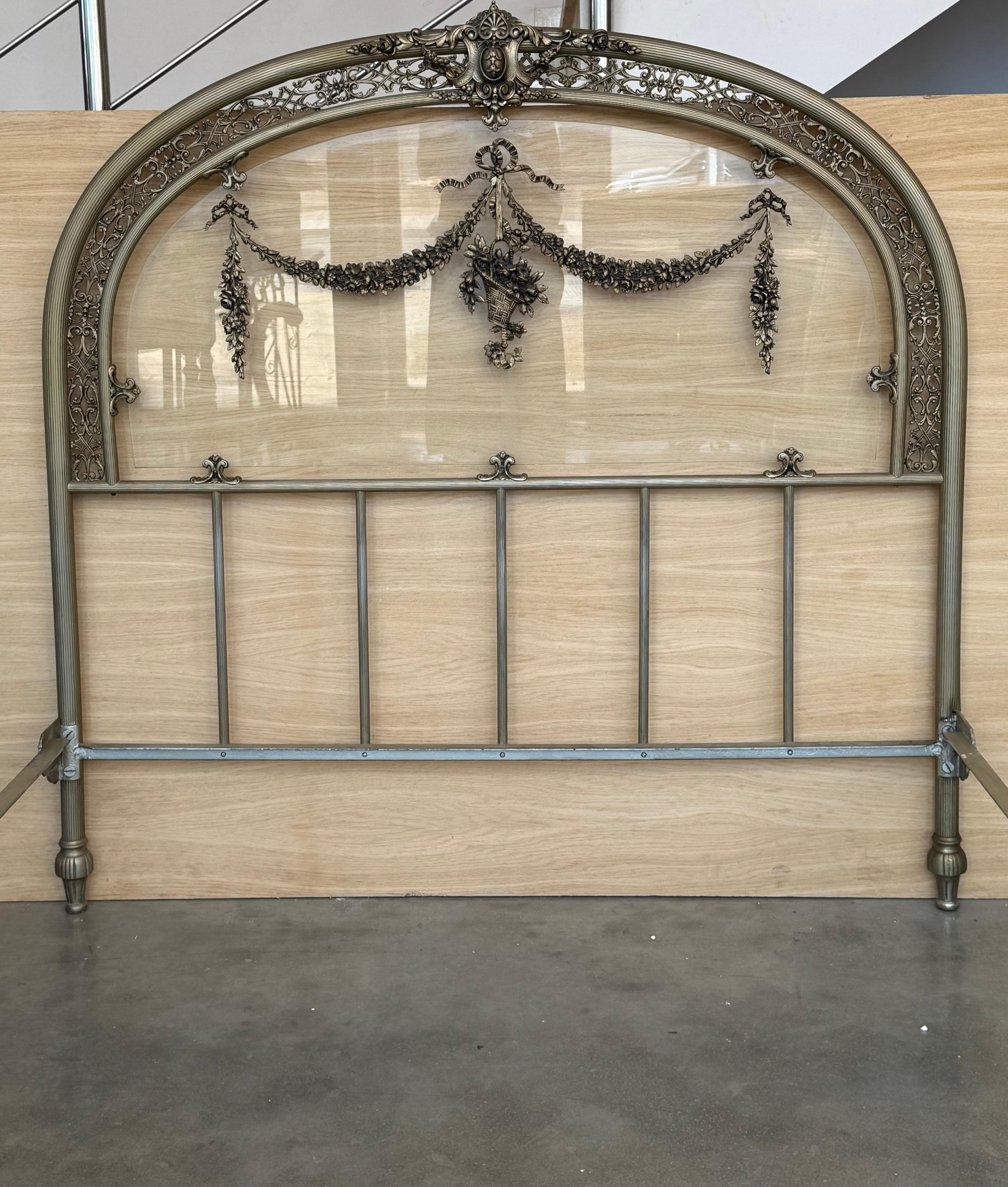 19. Jahrhundert Doppelschlafzimmer Französisch Belle Époque Bronze Eisen Messing und Glas im Angebot 2