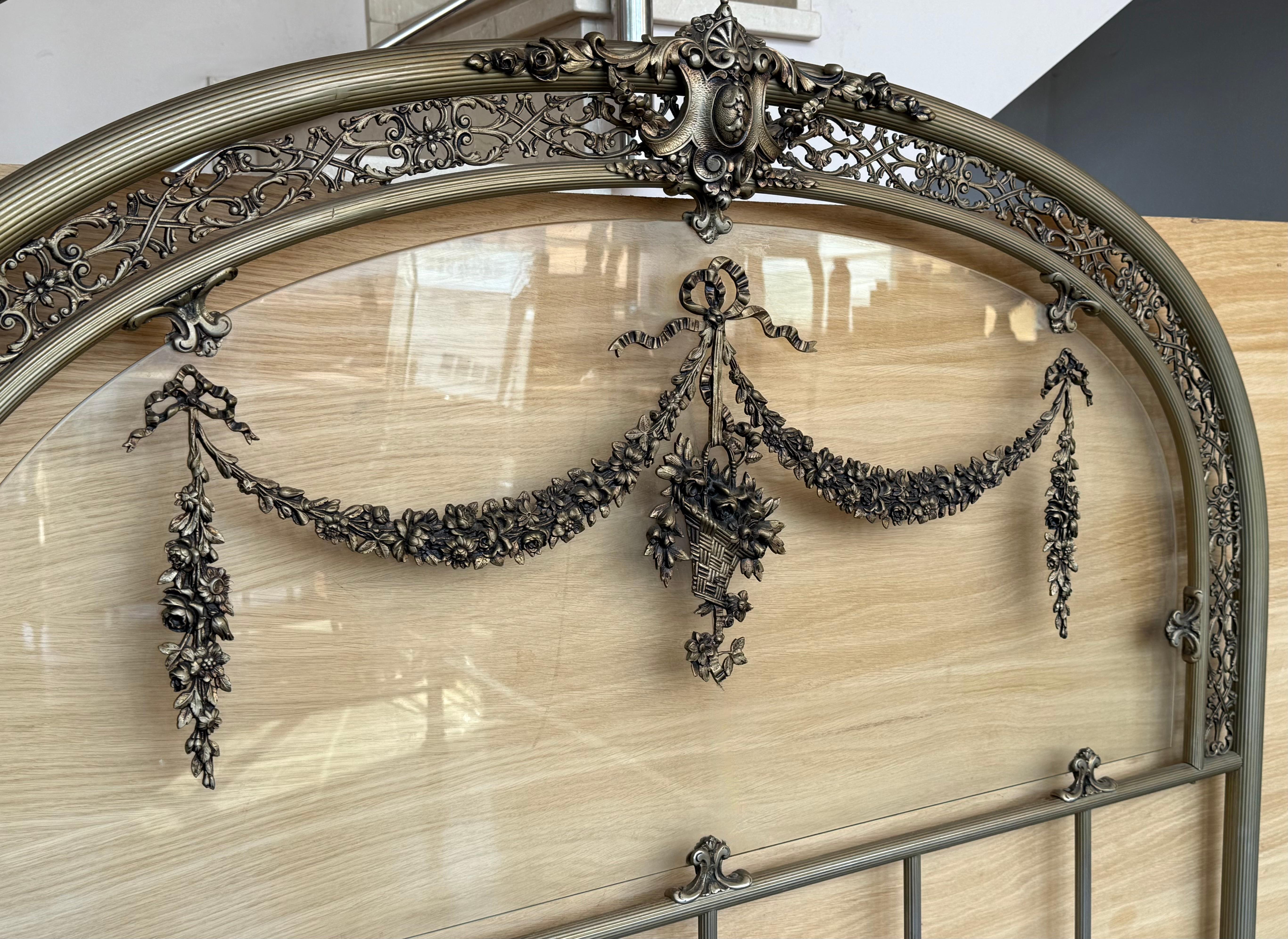 19. Jahrhundert Doppelschlafzimmer Französisch Belle Époque Bronze Eisen Messing und Glas im Angebot 5