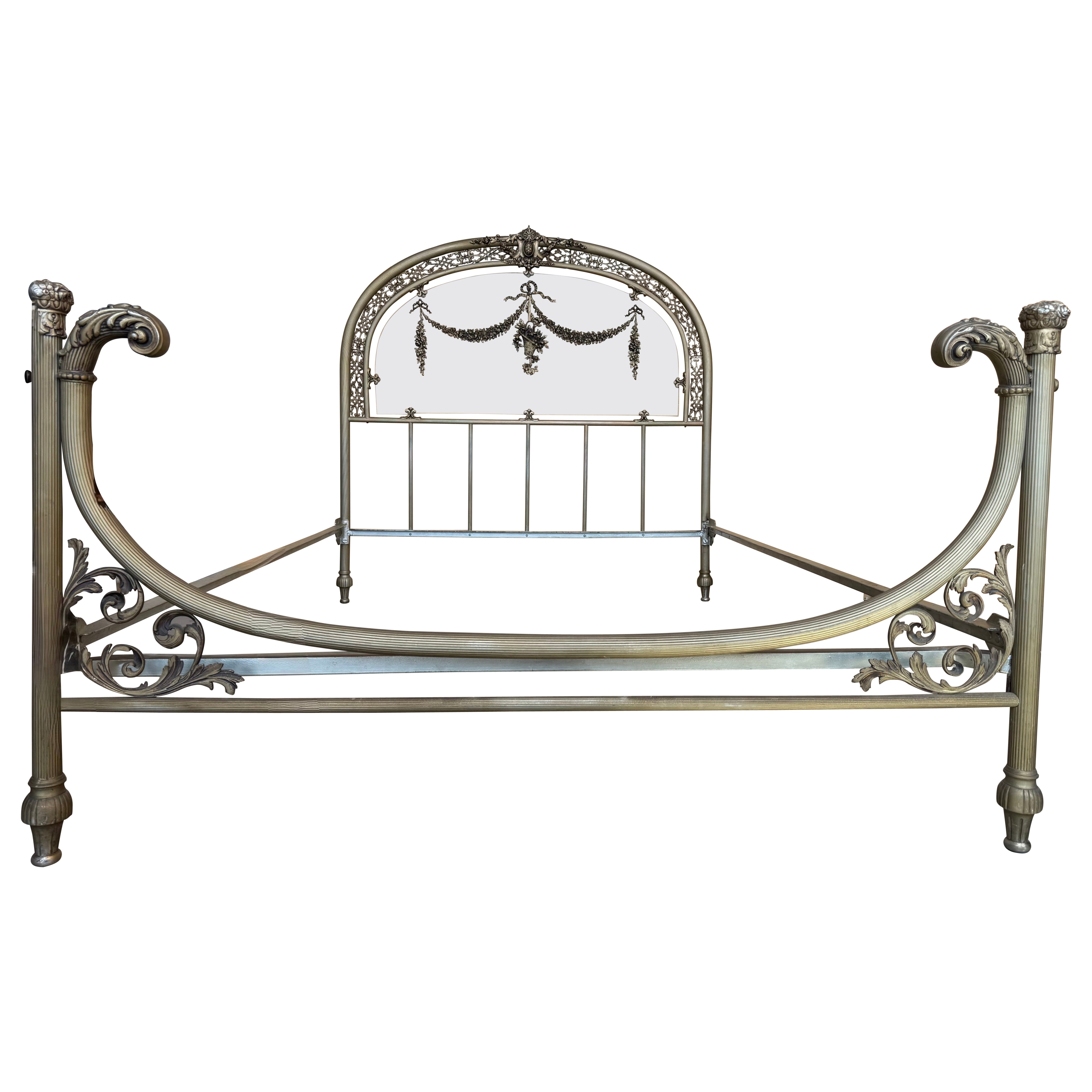 19. Jahrhundert Doppelschlafzimmer Französisch Belle Époque Bronze Eisen Messing und Glas im Angebot