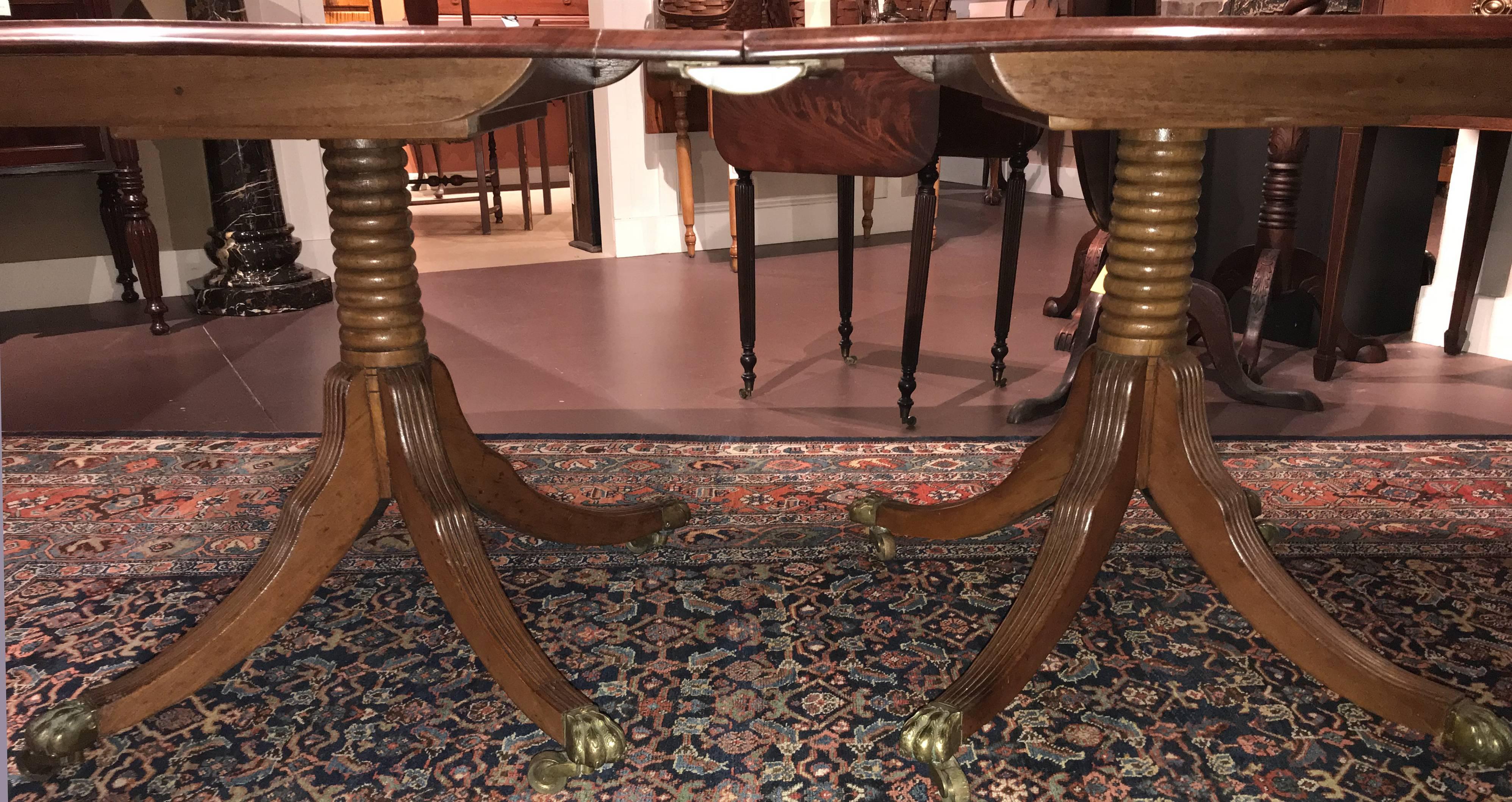 English 19th Century Double Pedestal Mahogany Dining Table with Downswept Legs