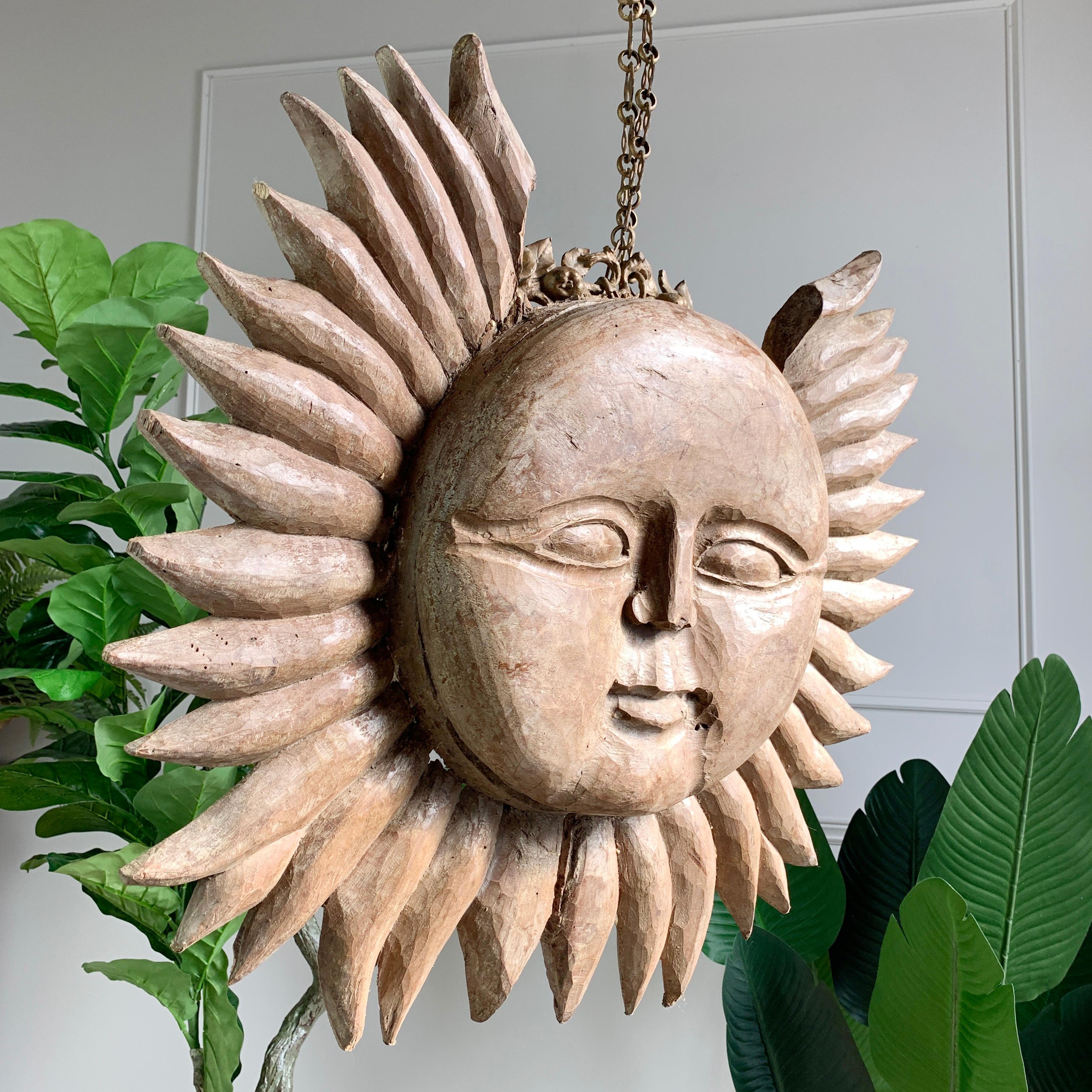 Français Sun en bois sculpté double face du 19ème siècle en vente