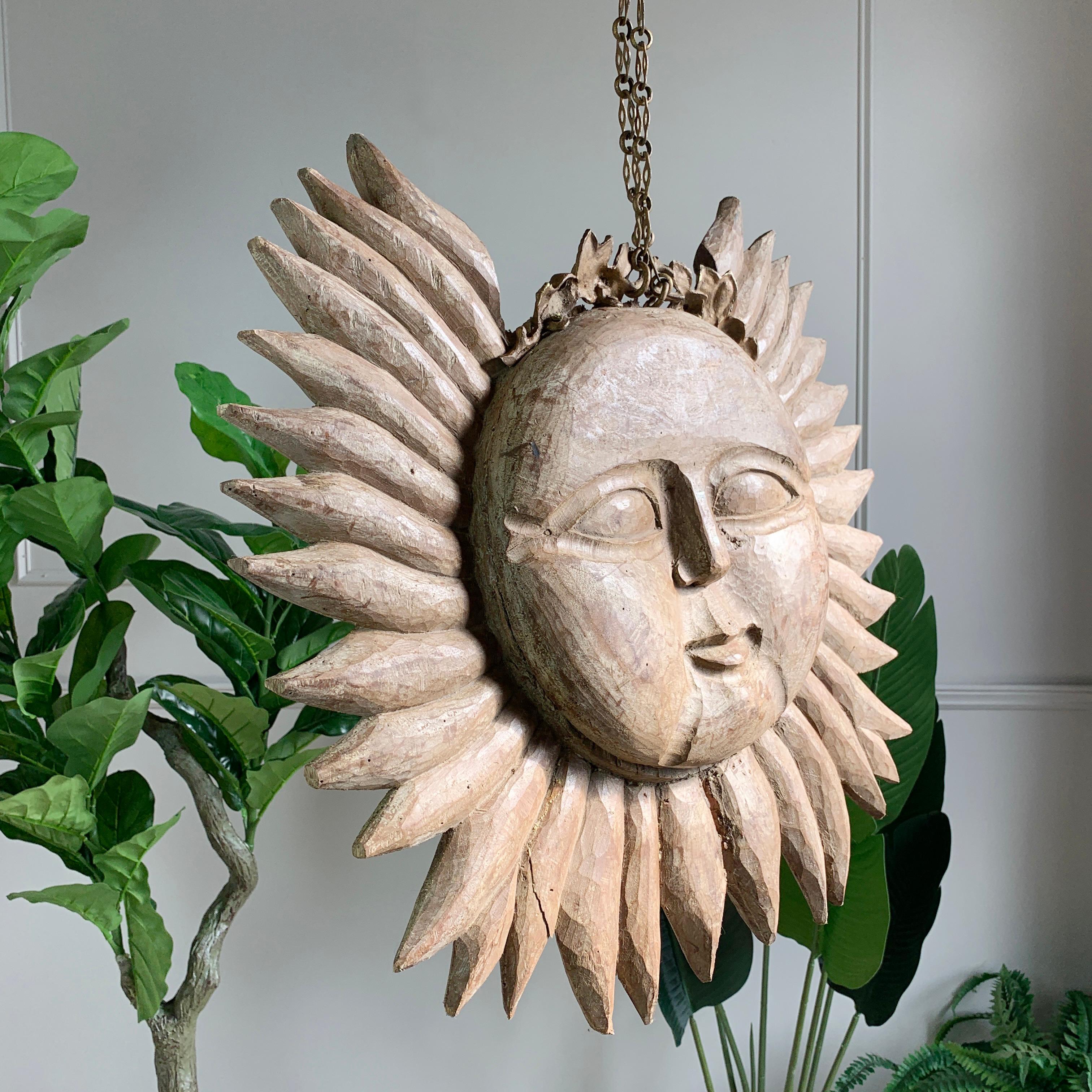 Bois Sun en bois sculpté double face du 19ème siècle en vente