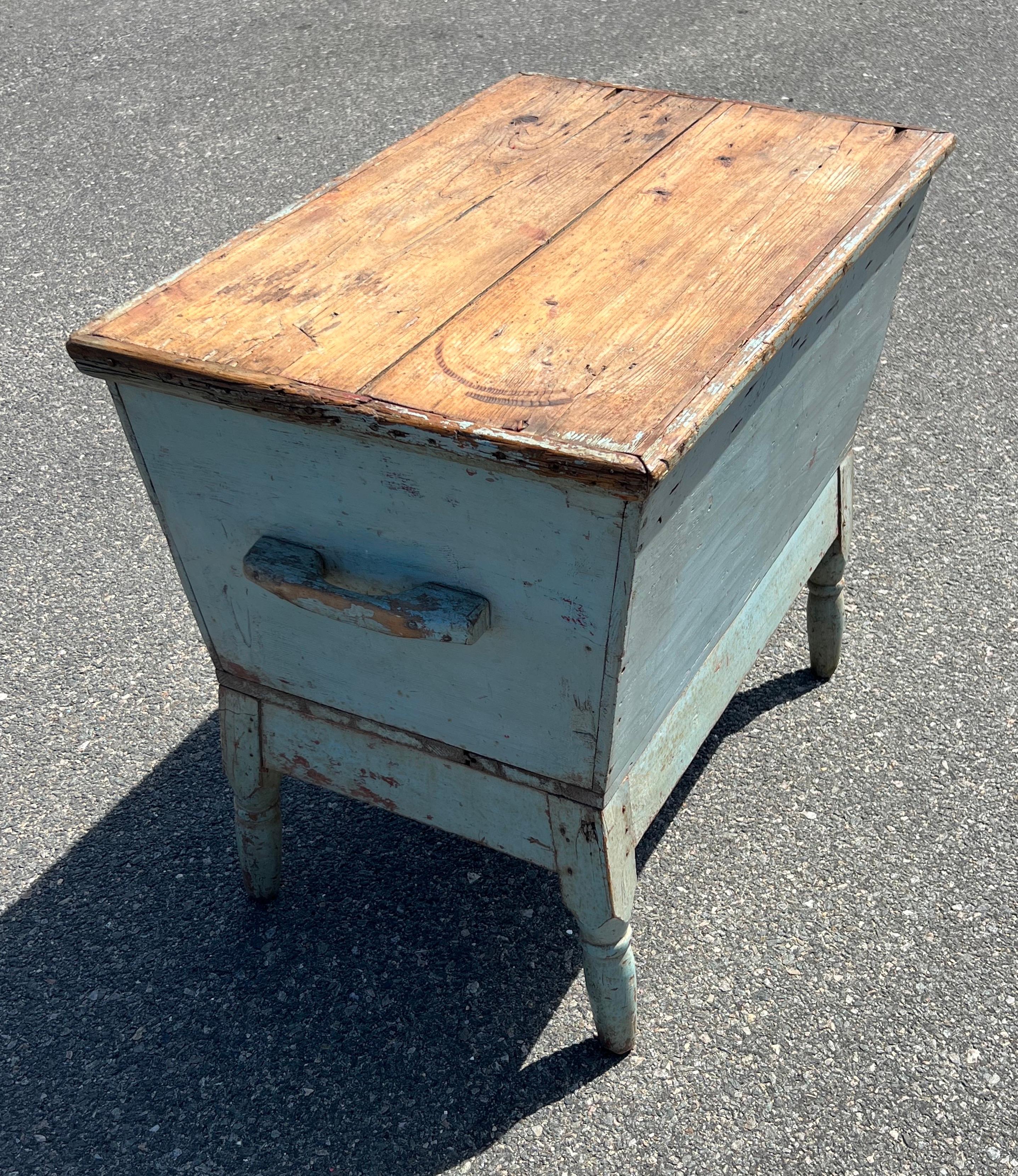 19th century dough box with natural, two-board lift top. Original light blue painted base with side handles and turned, splayed legs.