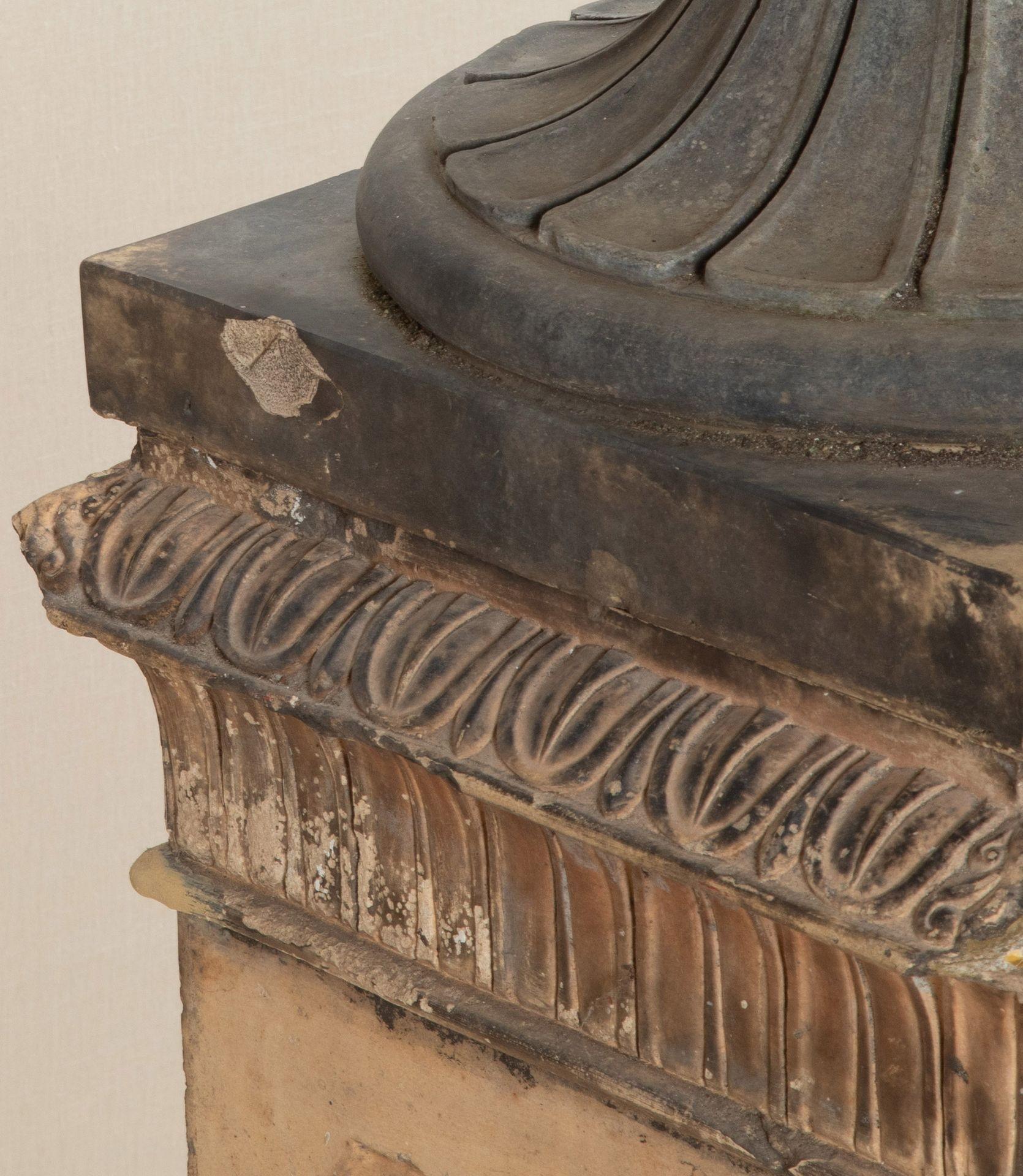 19th Century Doulton Lambeth Centrepiece Garden Urn on Pedestal in vendita 3
